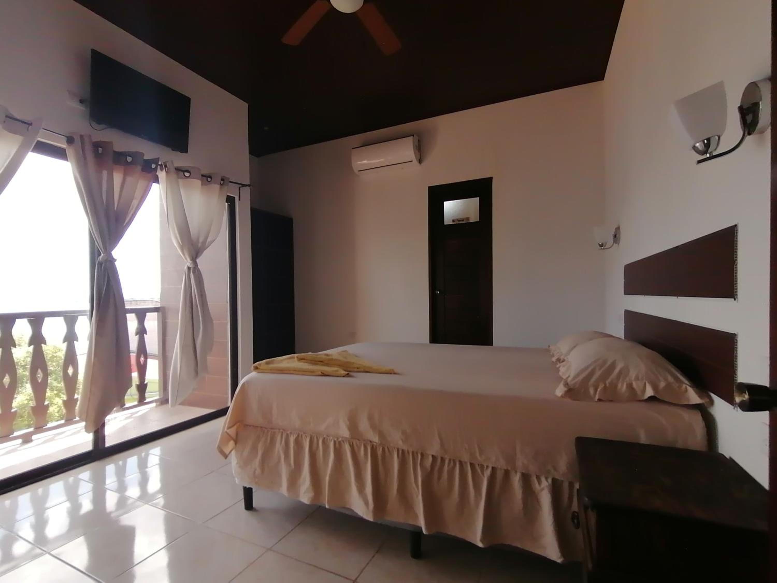Deluxe King Room photo 3