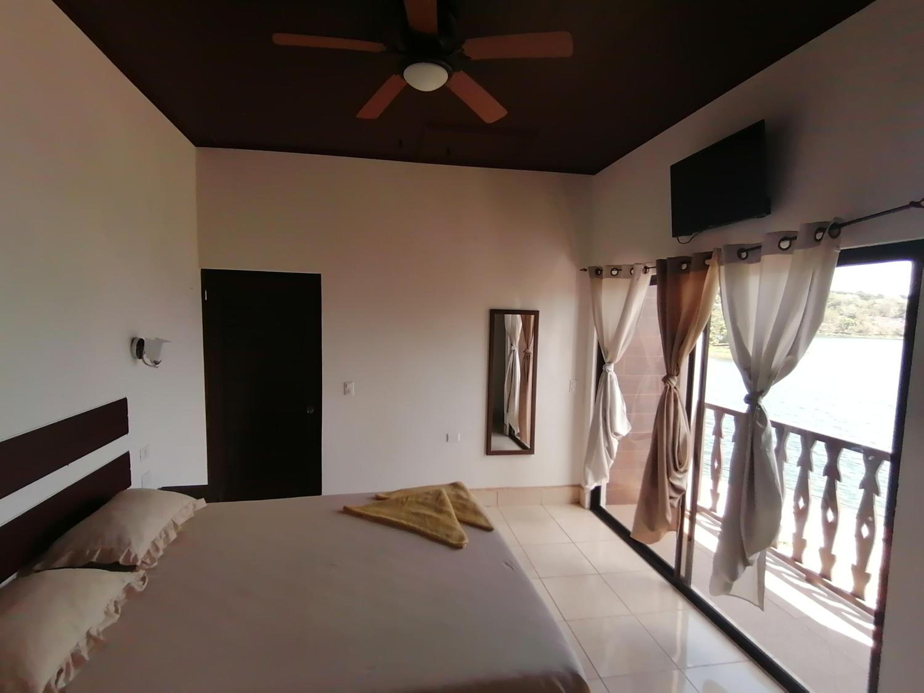 Deluxe King Room photo 2