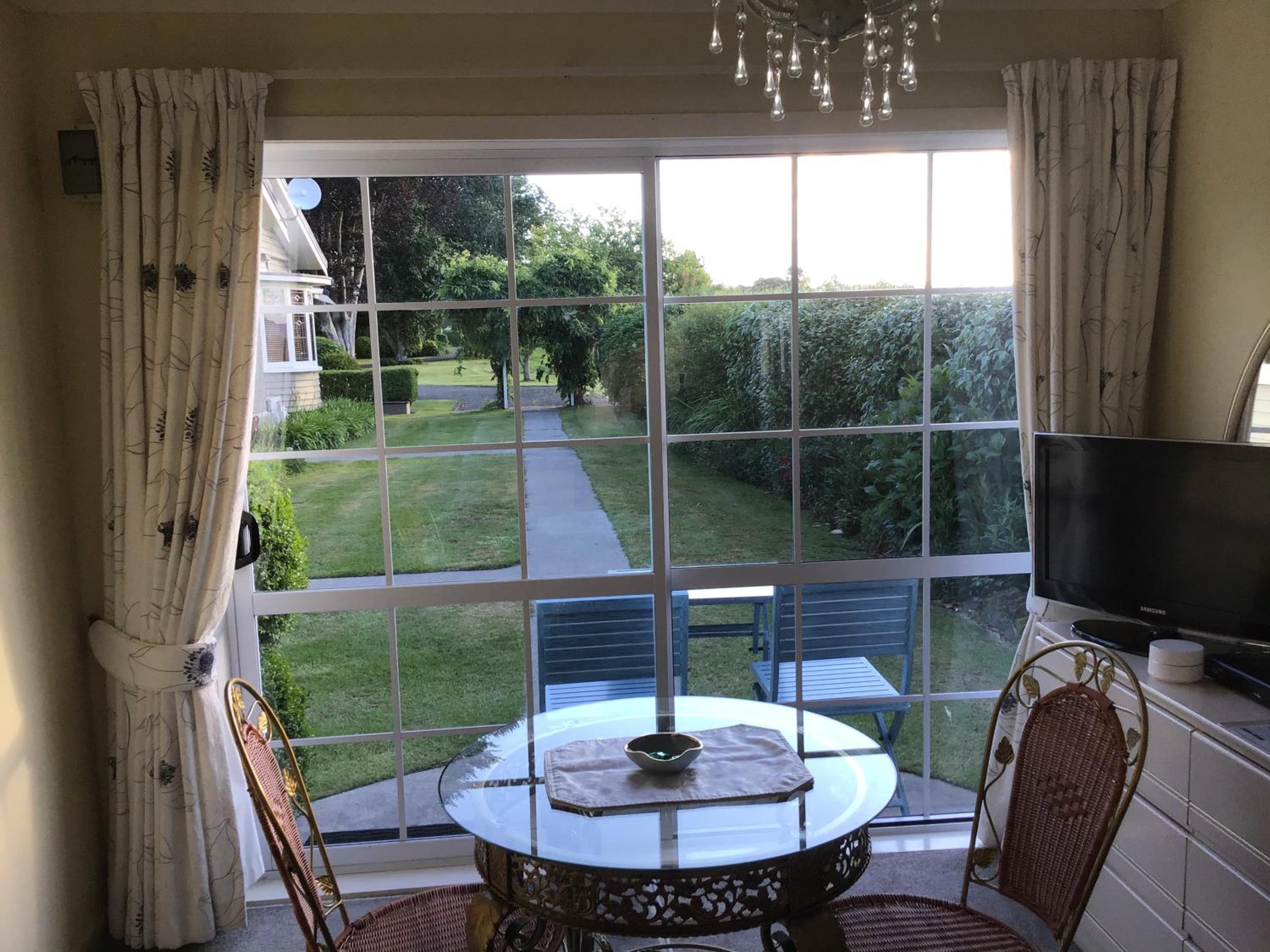Cottage with Garden View - Photo 4