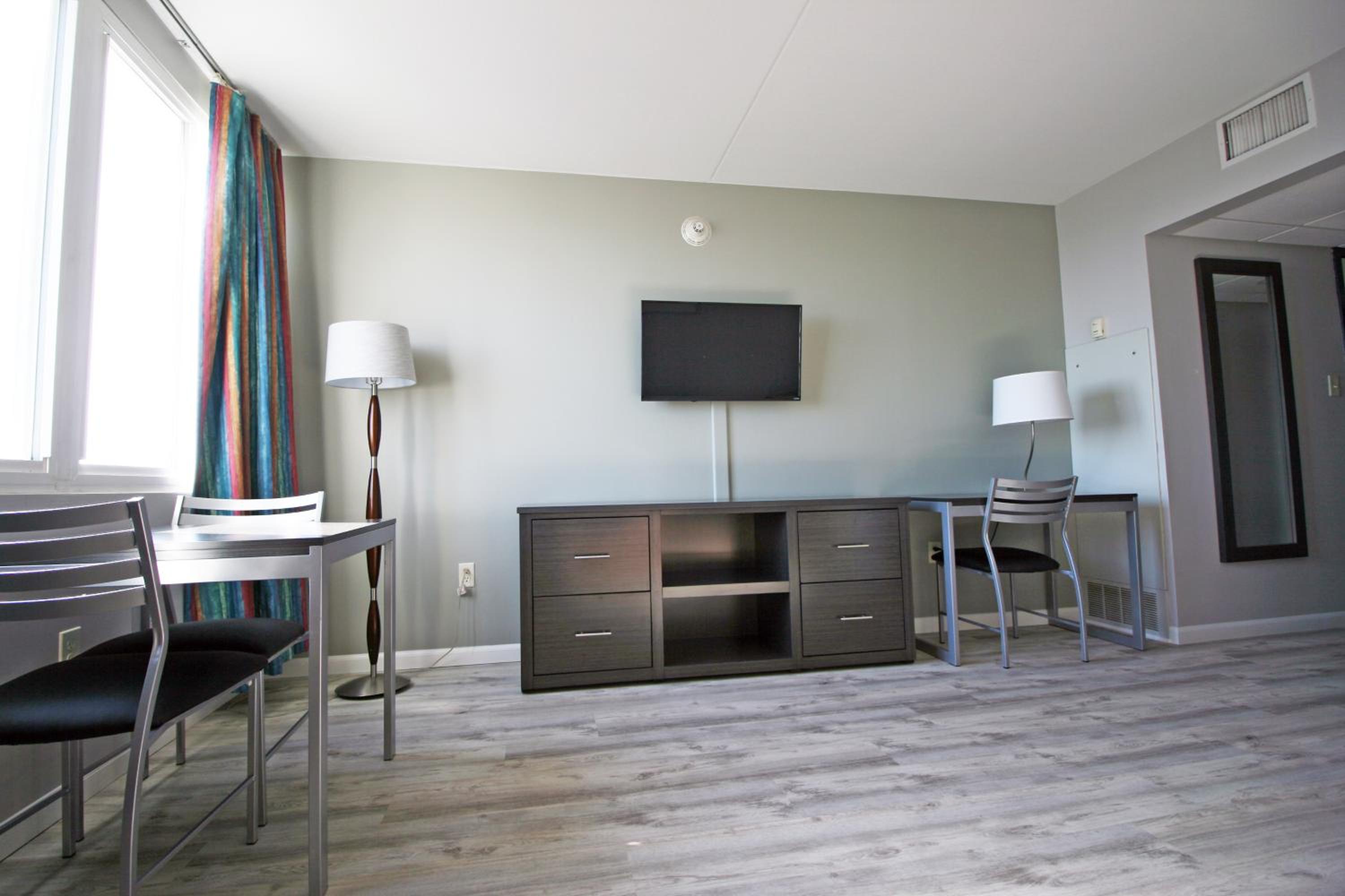 One-Bedroom Suite with Sofa Bed - Photo 9
