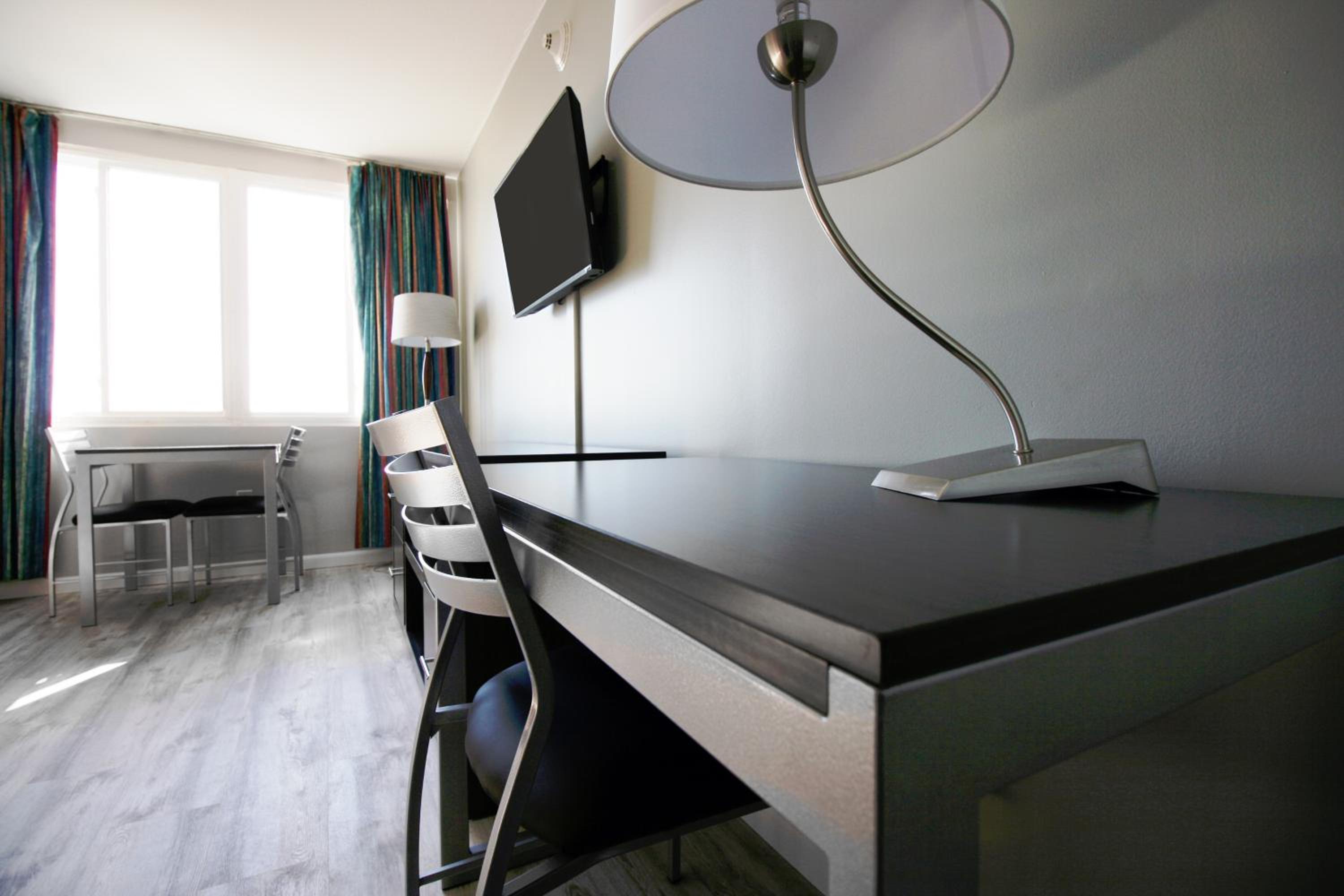 One-Bedroom Suite with Sofa Bed - Photo 5