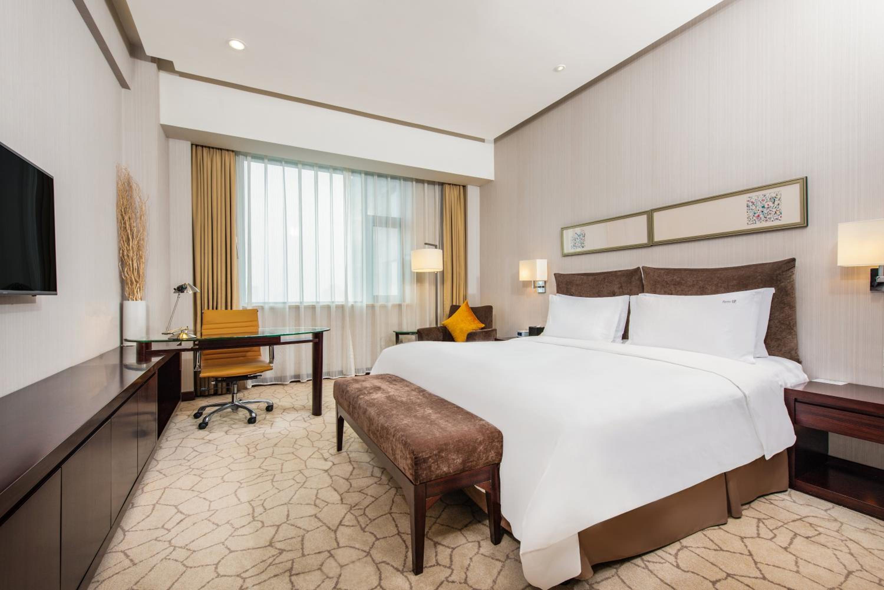 Standard King Room - Accessible - Photo 3