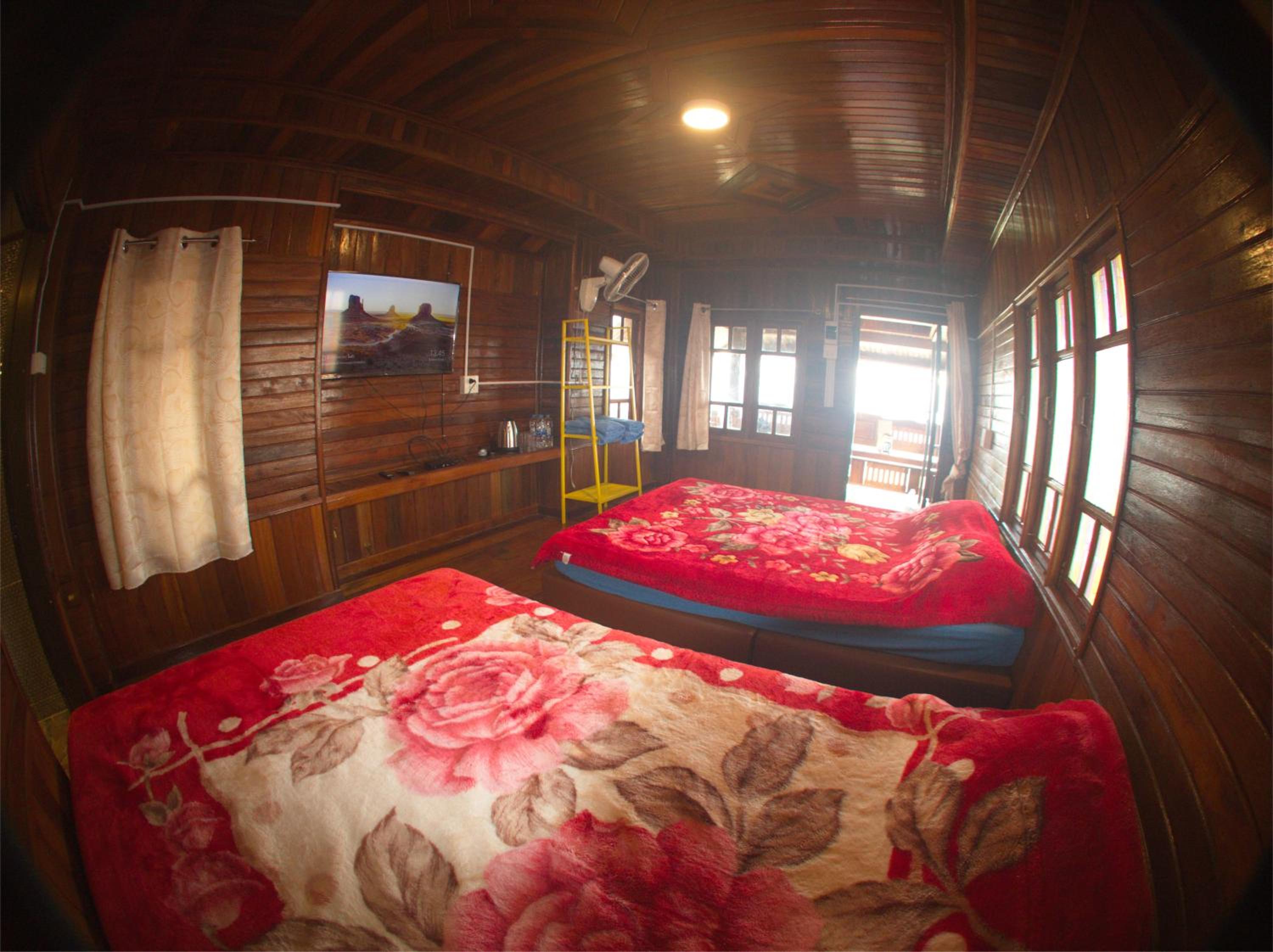 Deluxe Family Room - Photo 8