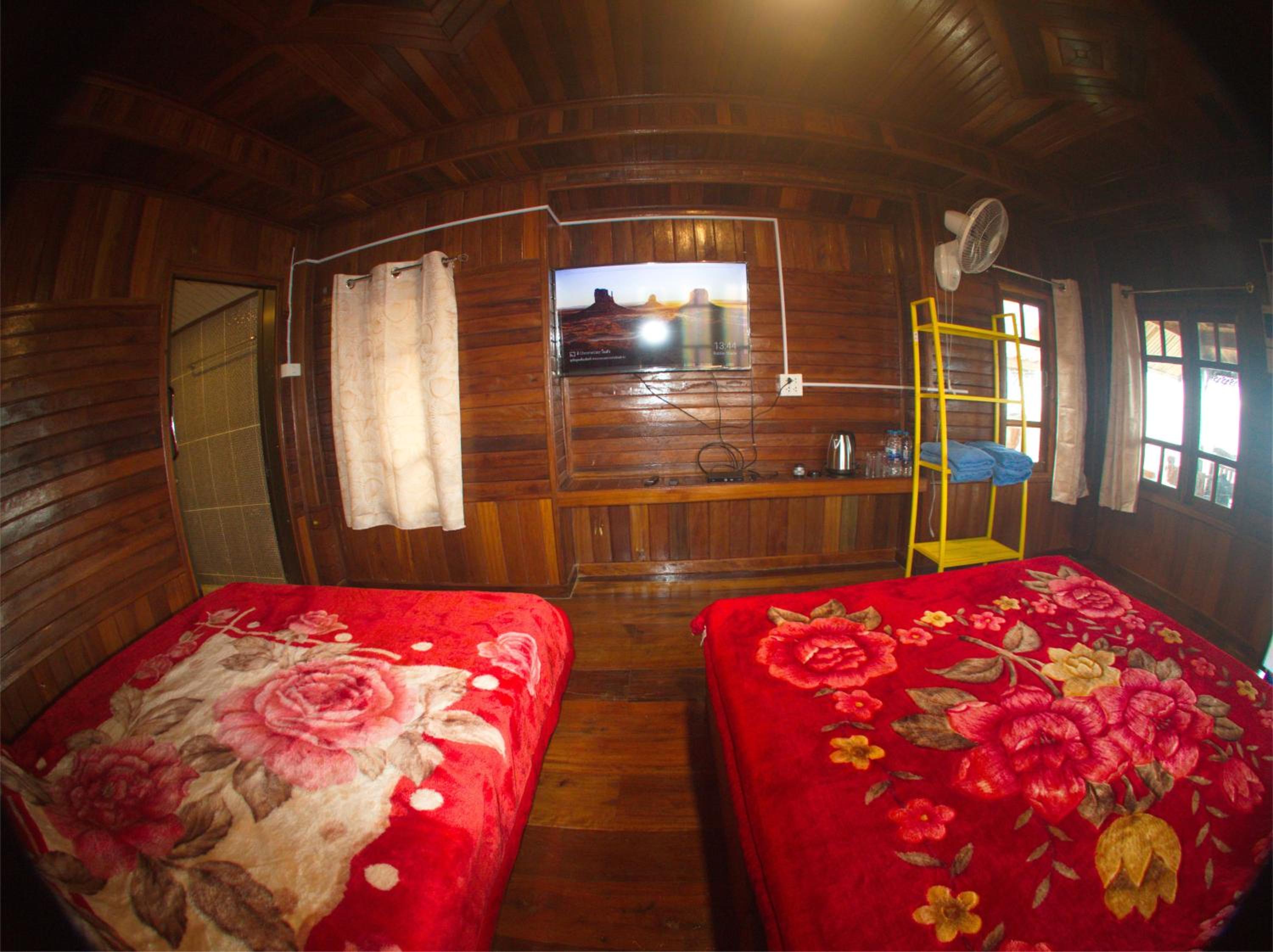 Deluxe Family Room - Photo 7