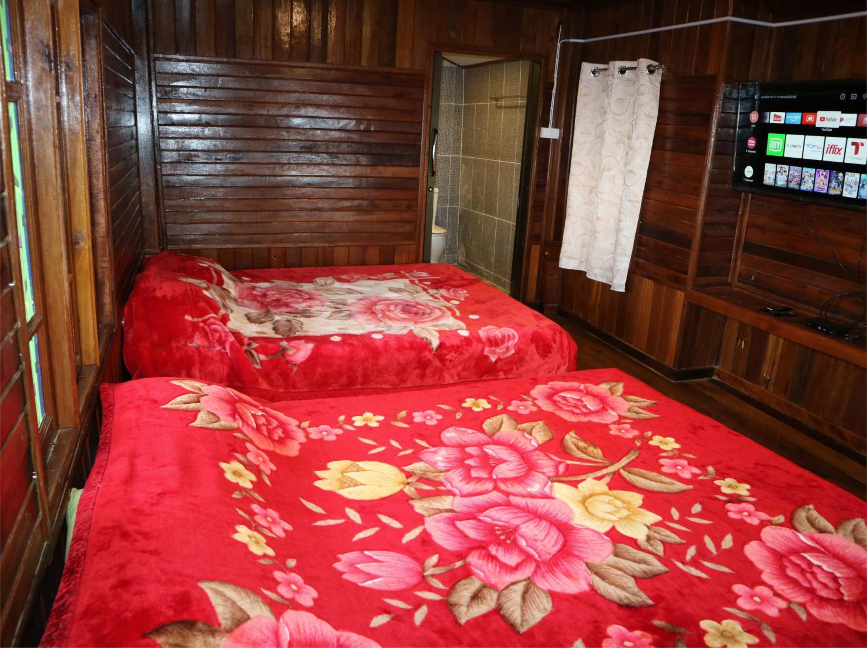 Deluxe Family Room - Photo 3