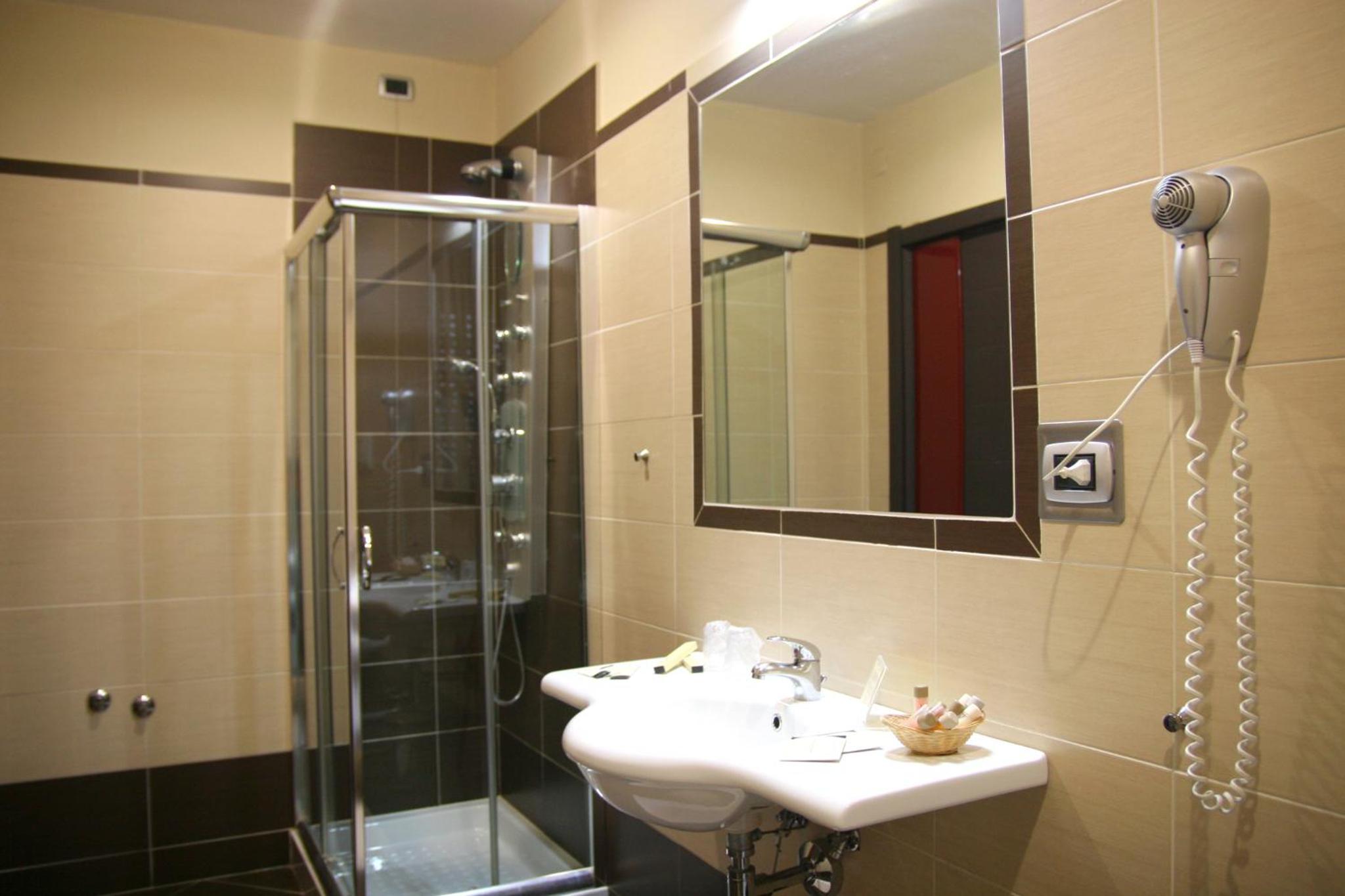 Twin Room - Photo 4