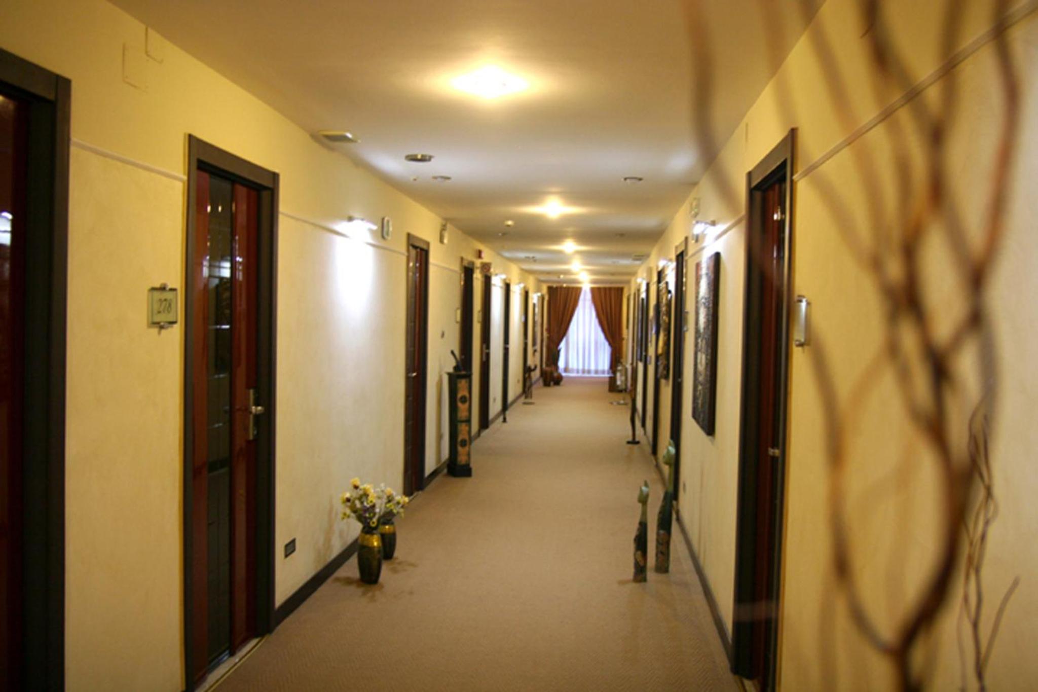 Deluxe Suite with Spa Bath - Photo 1