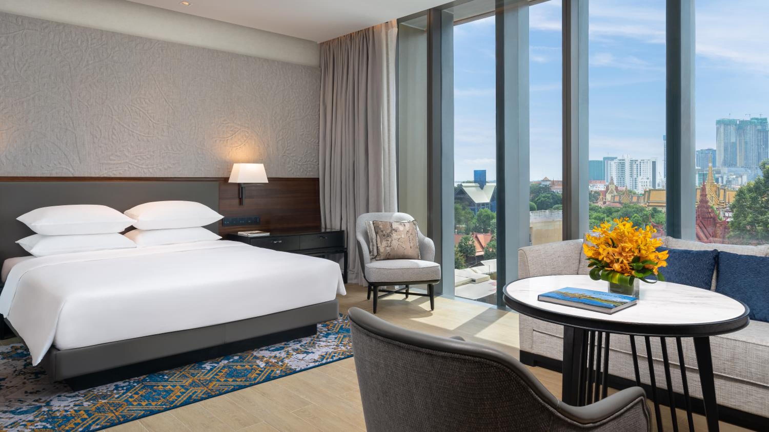 Deluxe King Room with Palace View - Photo 1