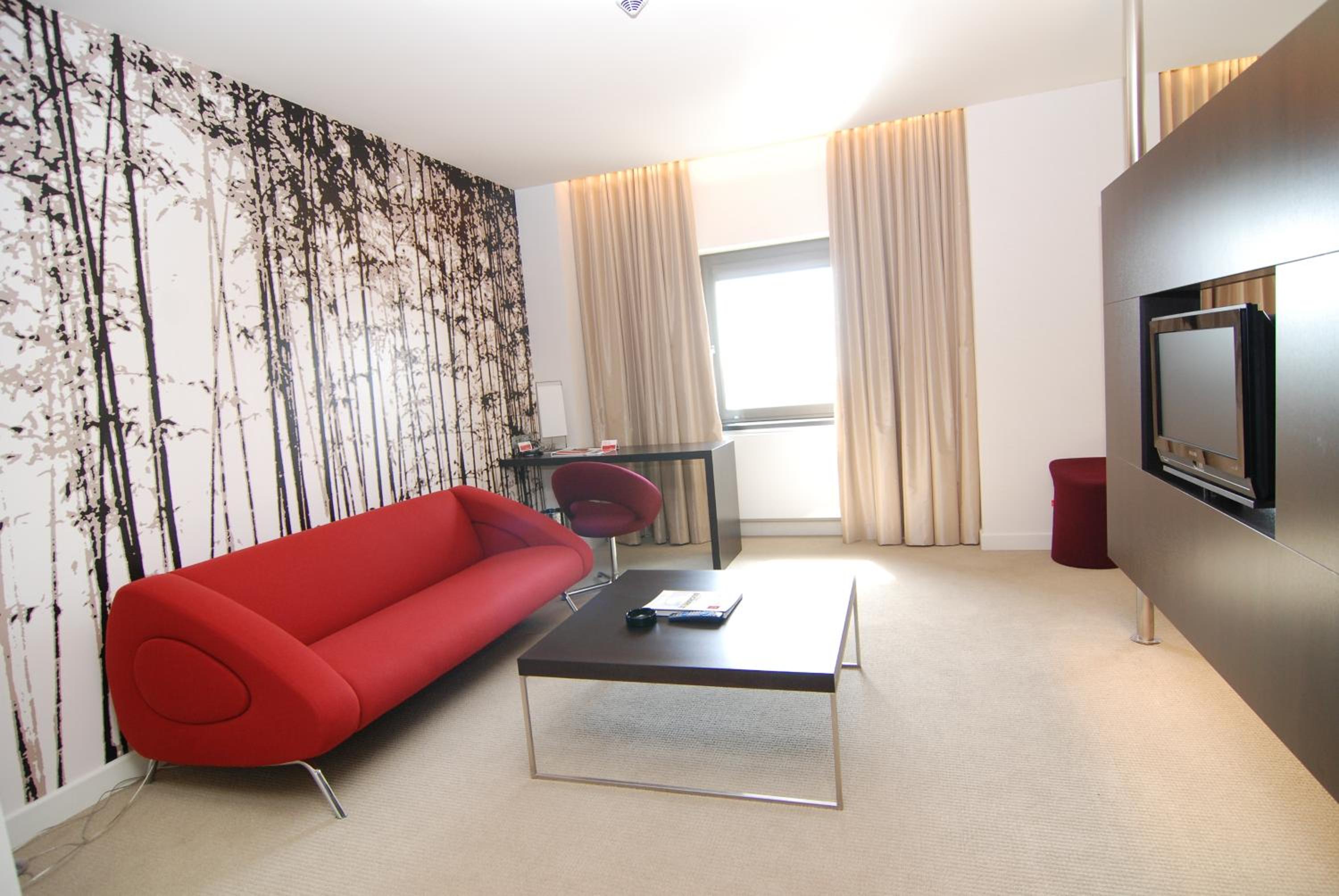 King Suite - Non-Smoking - Photo 5