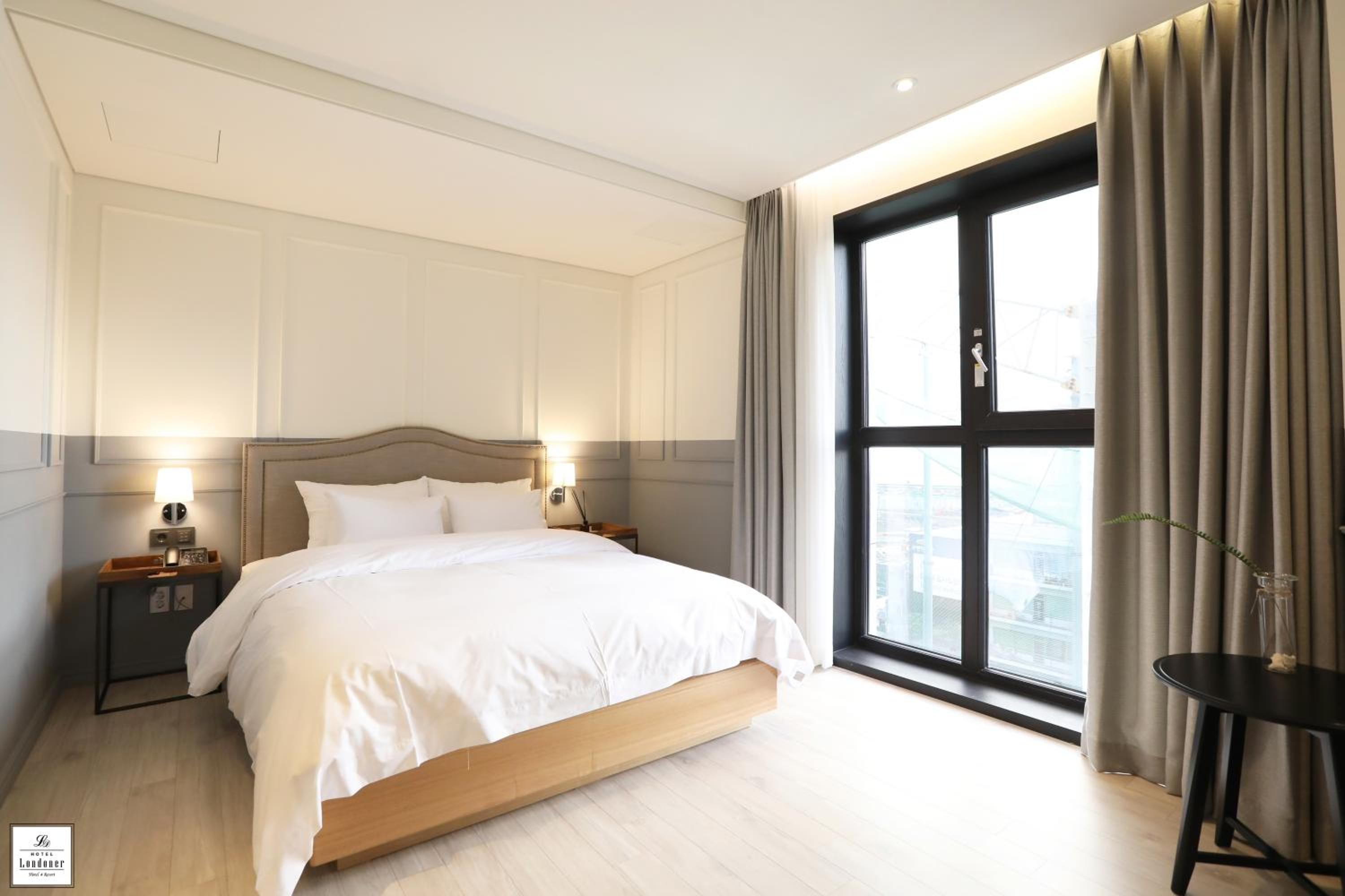 Premium Double Room - Photo 6