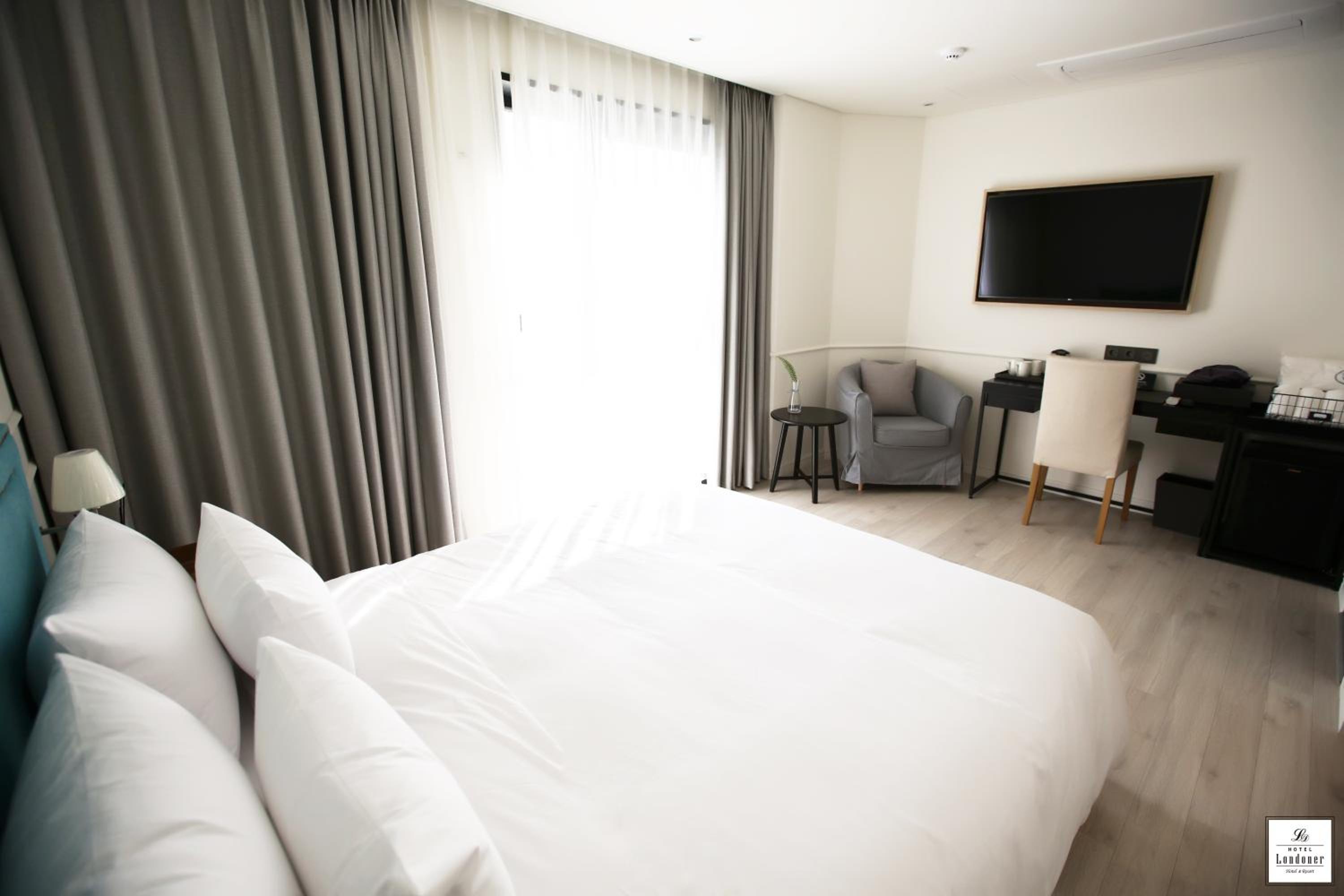 Premium Double Room - Photo 2