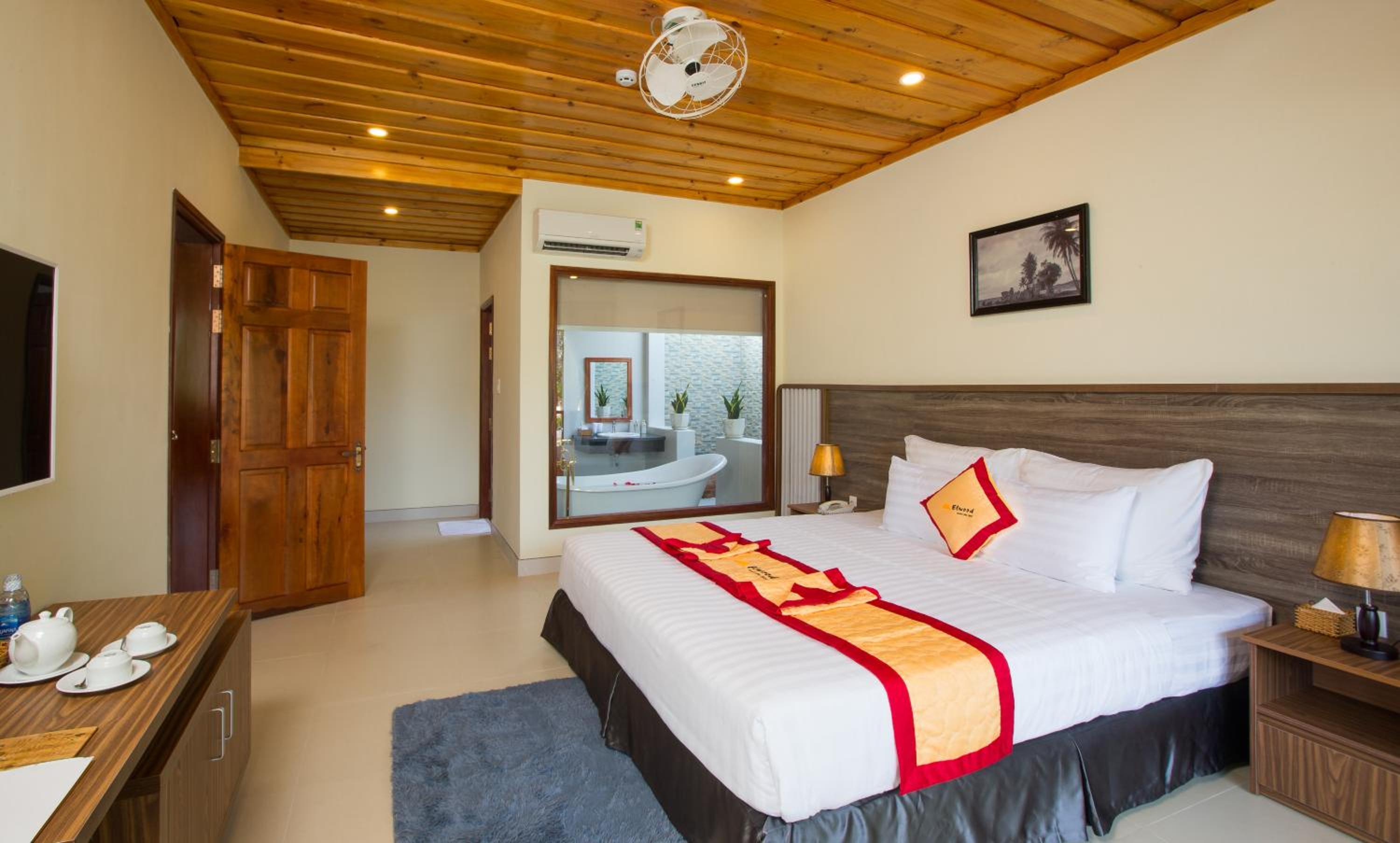 Two-Bedroom Suite - Photo 11