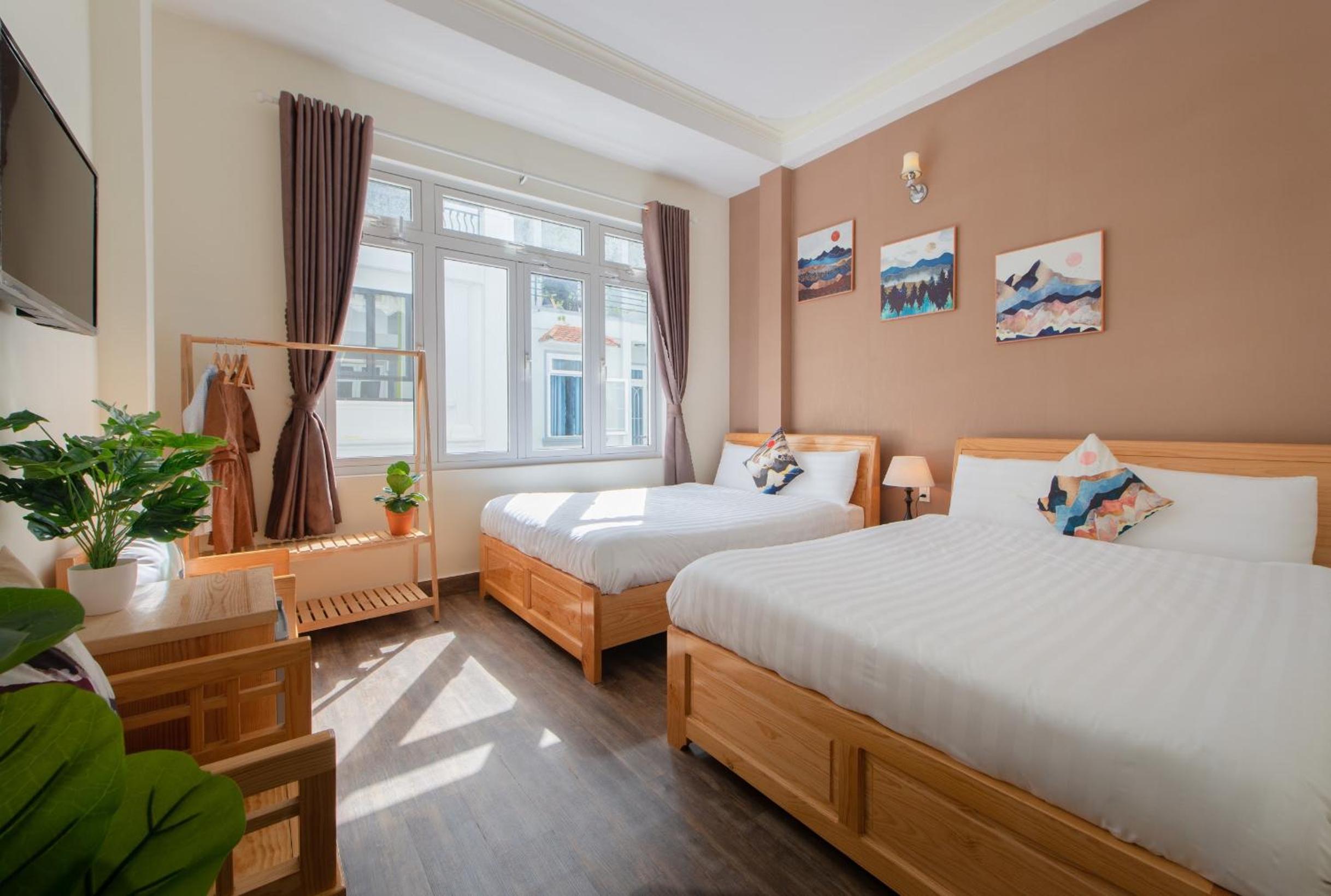 Deluxe Queen Room with Two Queen Beds photo 1