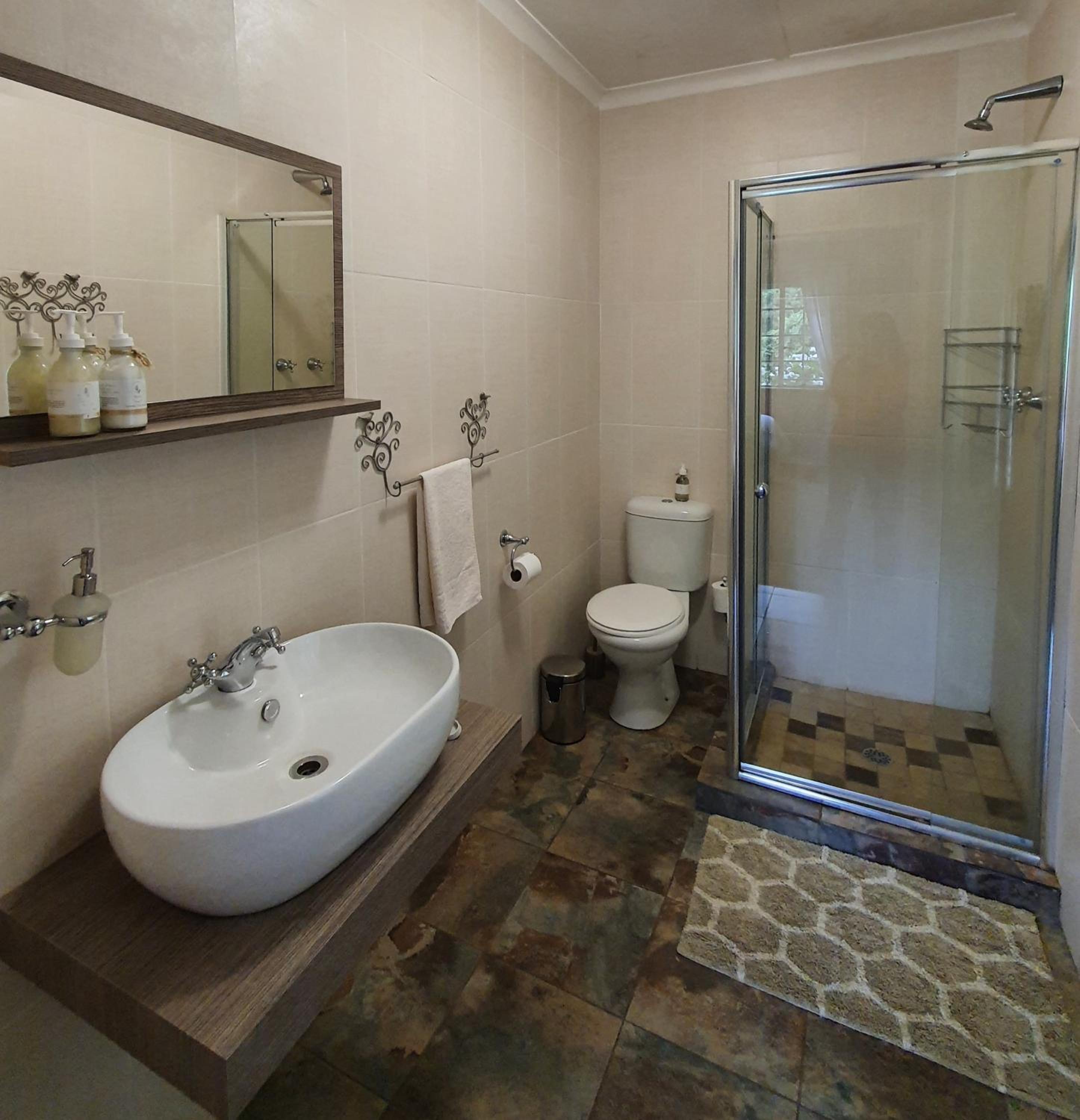 Four-Bedroom House - Photo 19