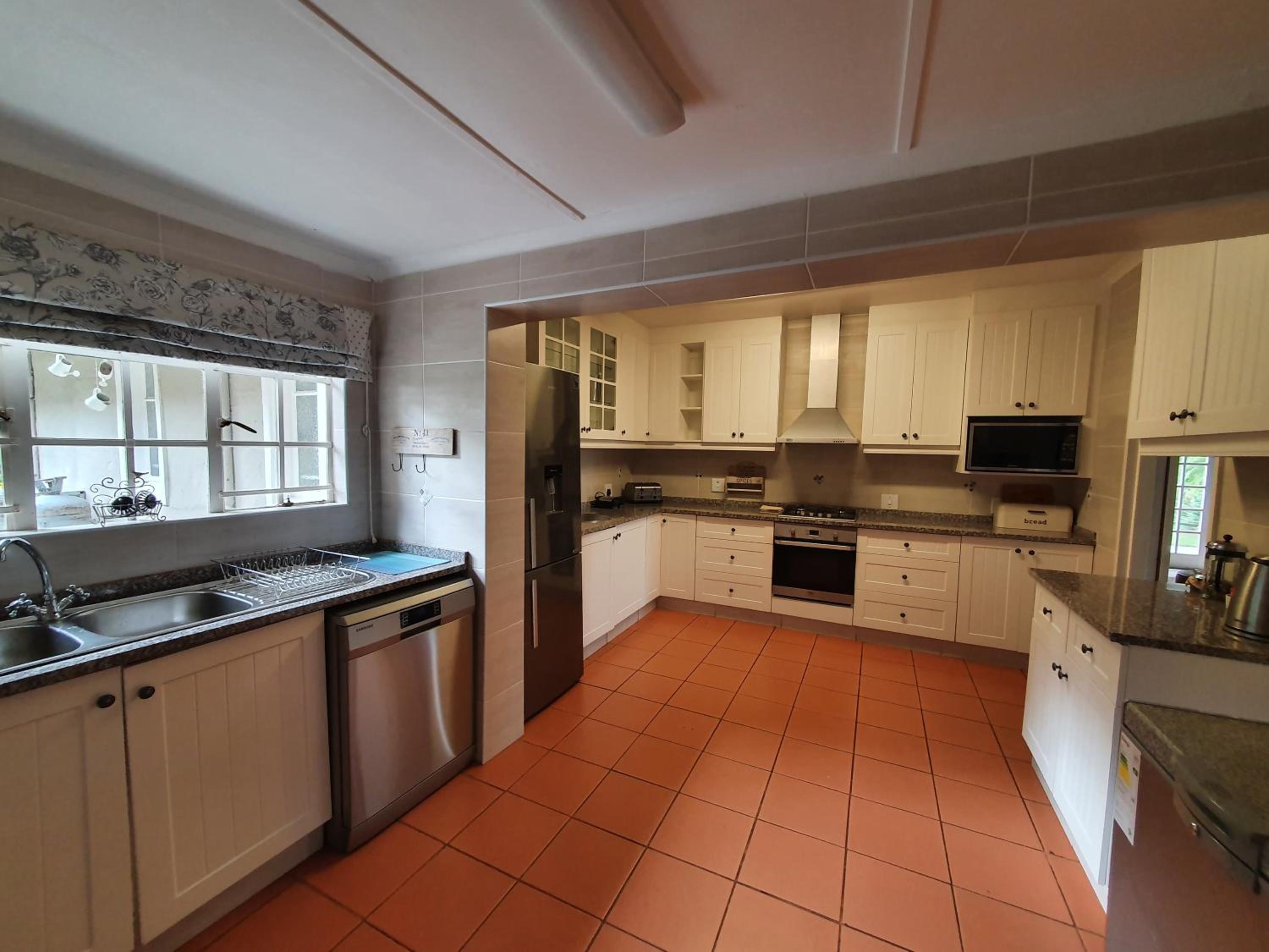 Four-Bedroom House - Photo 15
