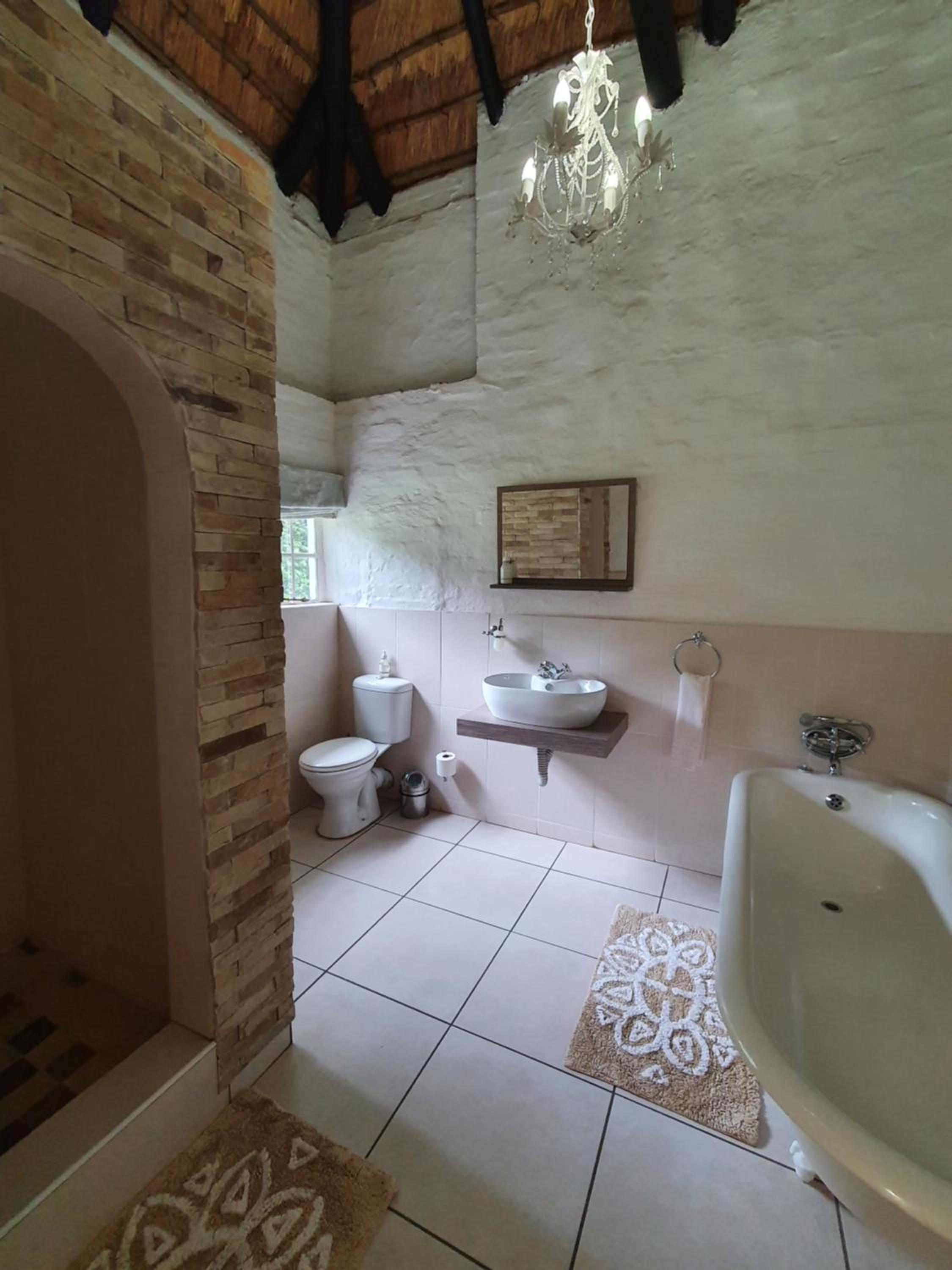 Four-Bedroom House - Photo 5