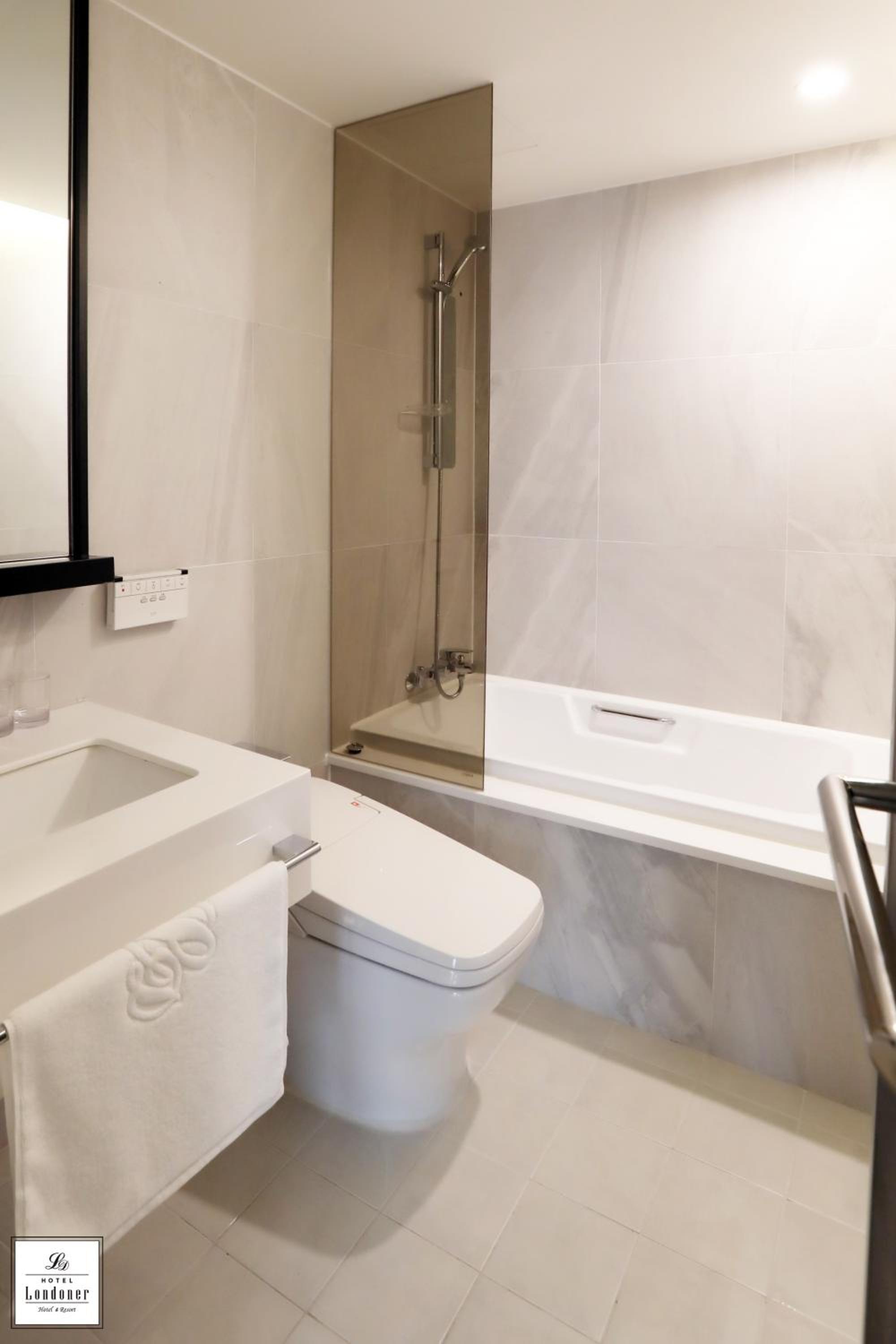 Premium Double Room - Photo 14