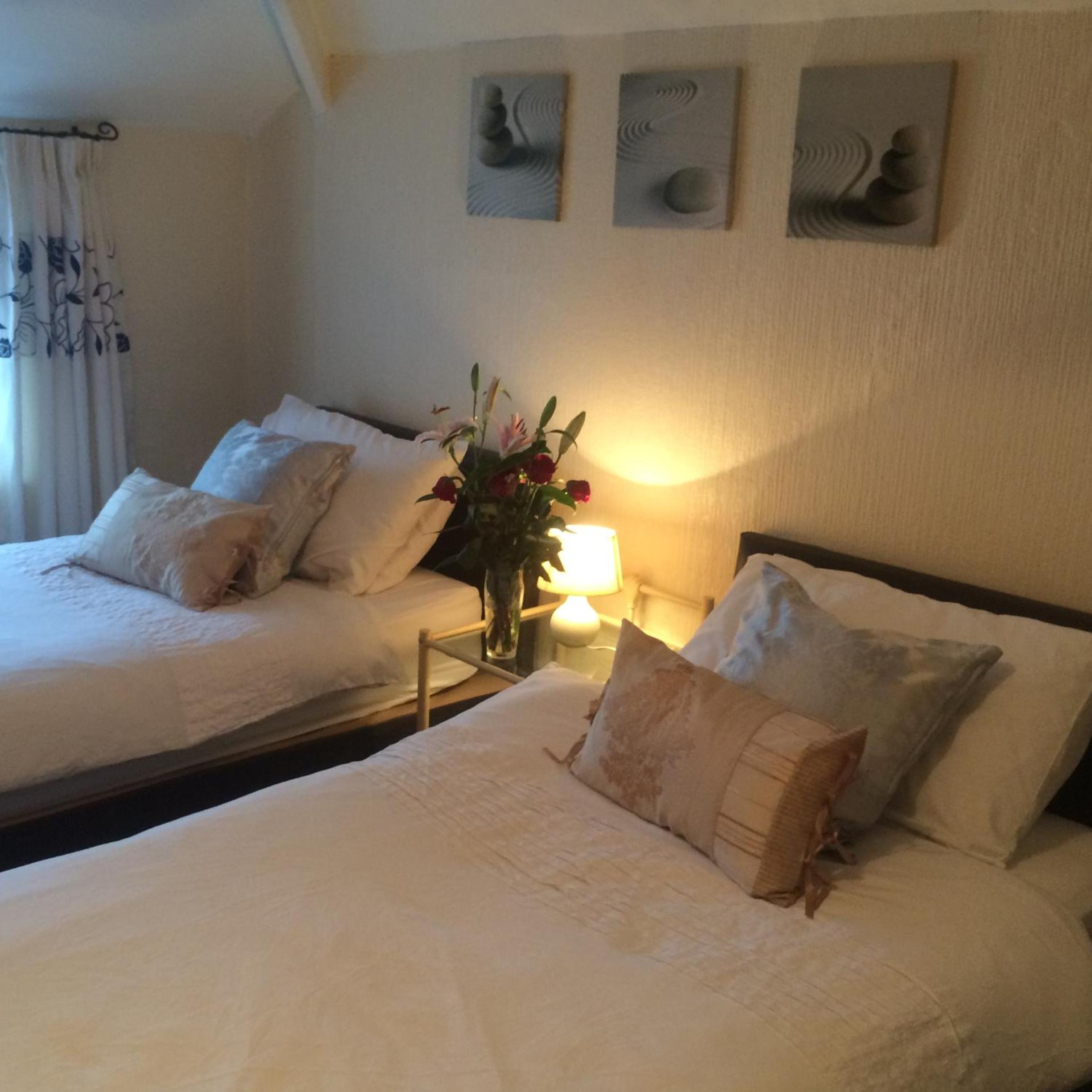 Twin Room - Photo 1