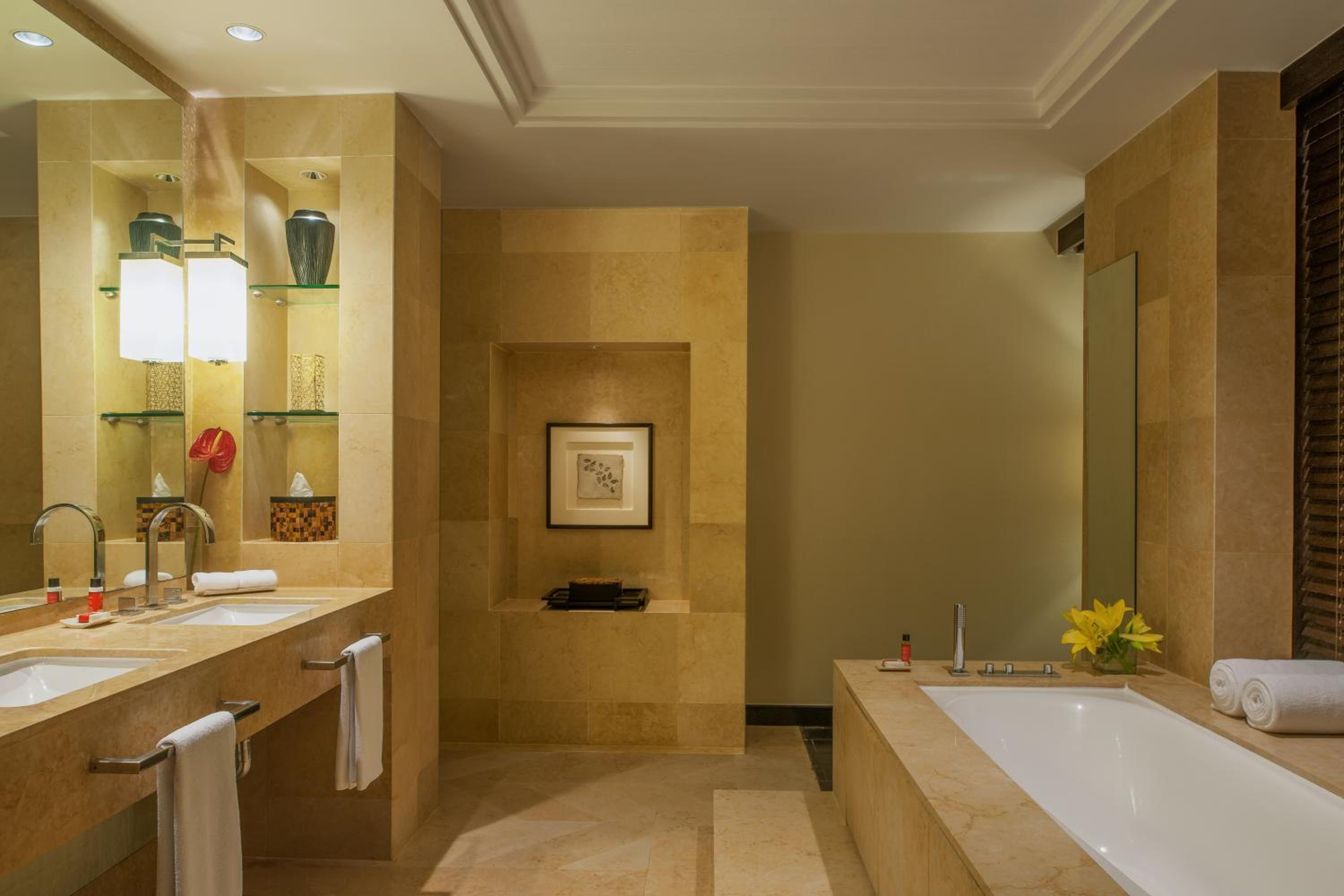 Grand Executive Suite with Balcony – Complimentary Airport transfers from Dabolim and Mopa Airport photo