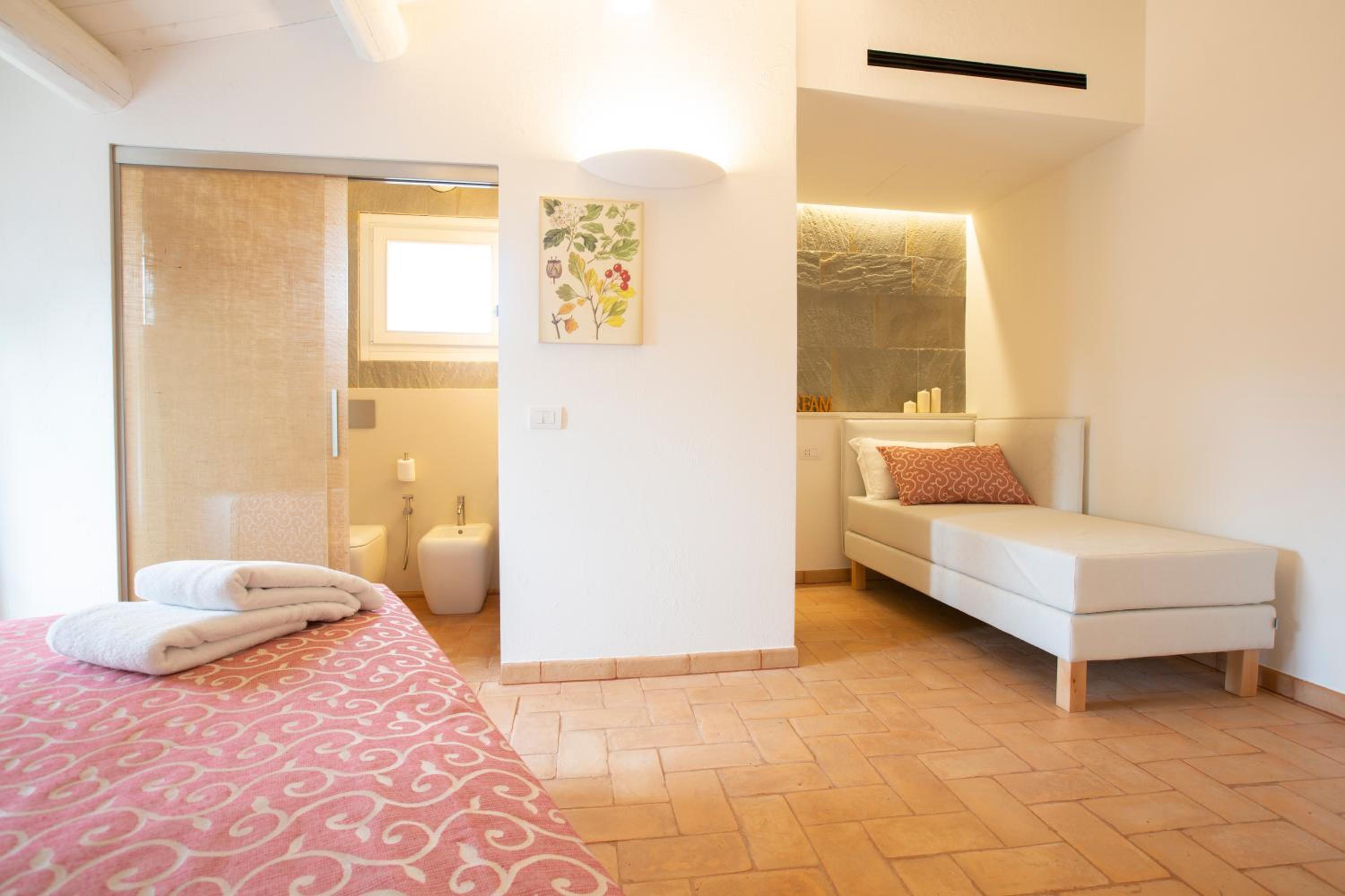 Triple Room with Private Bathroom photo 2