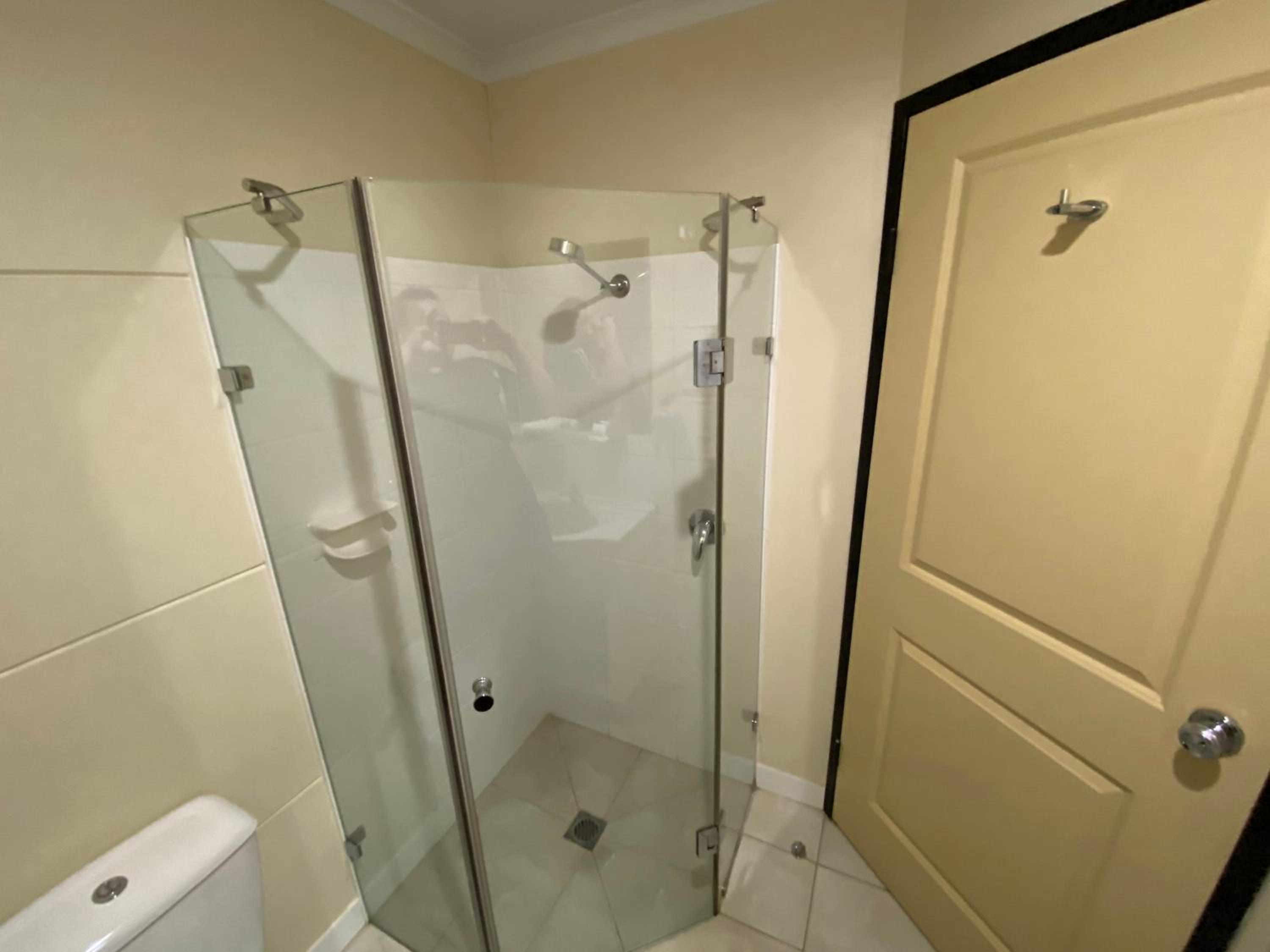 Deluxe King Suite - Photo 3