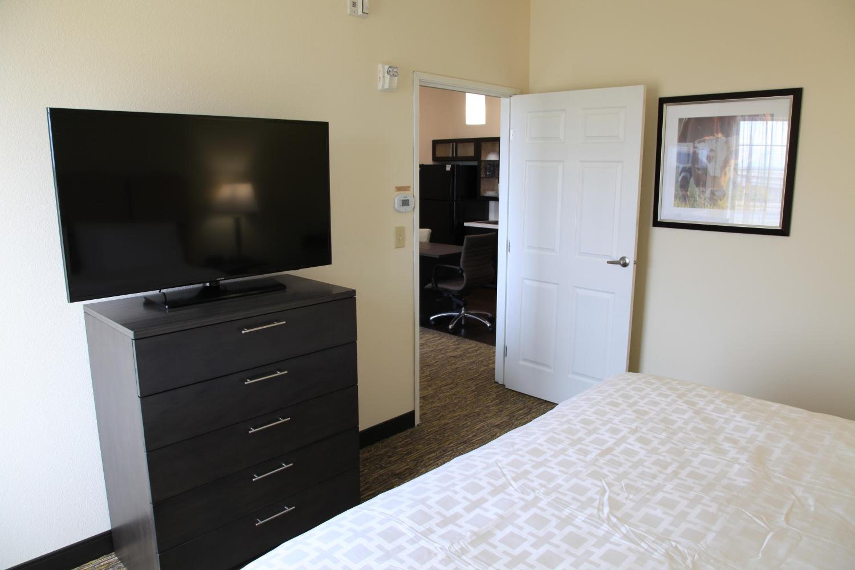 One-Bedroom Suite with King Bed Mobility Access Tub - Non-Smoking