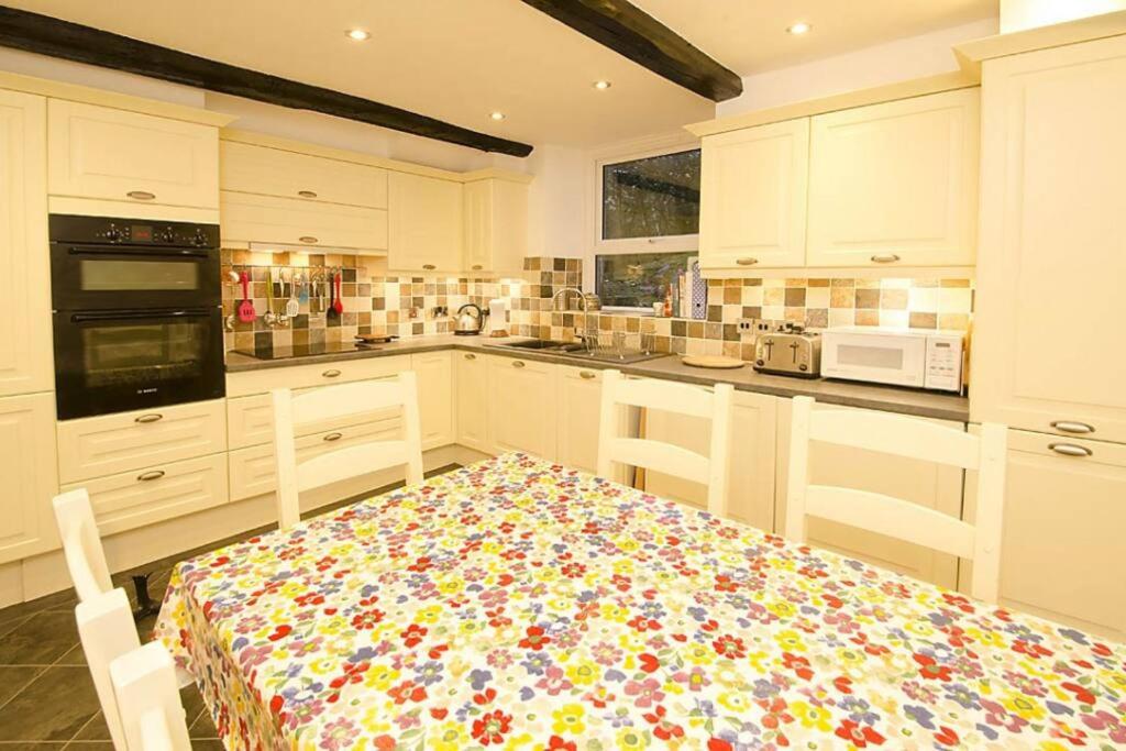 Three-Bedroom House photo 2