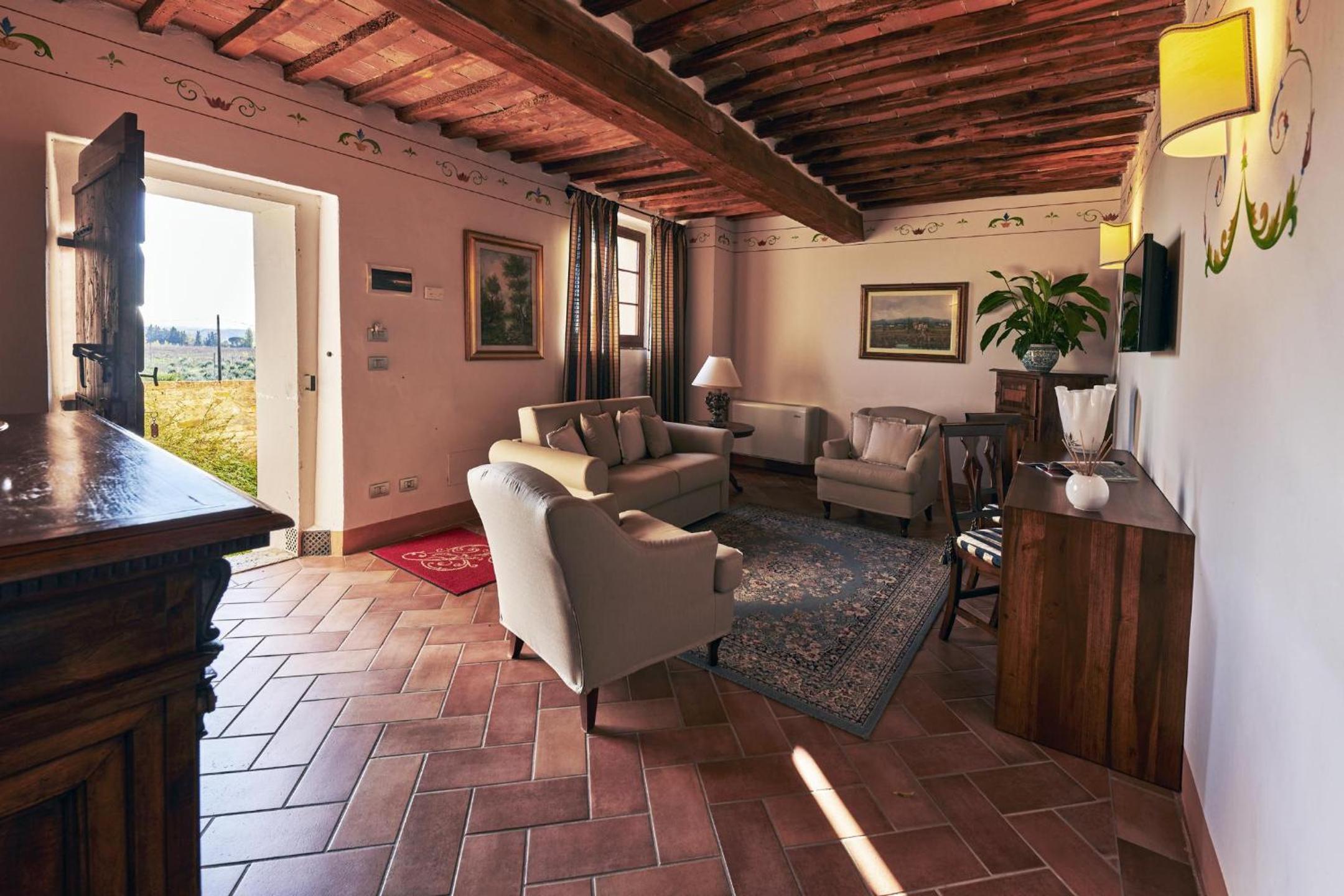 Suite - Photo 2