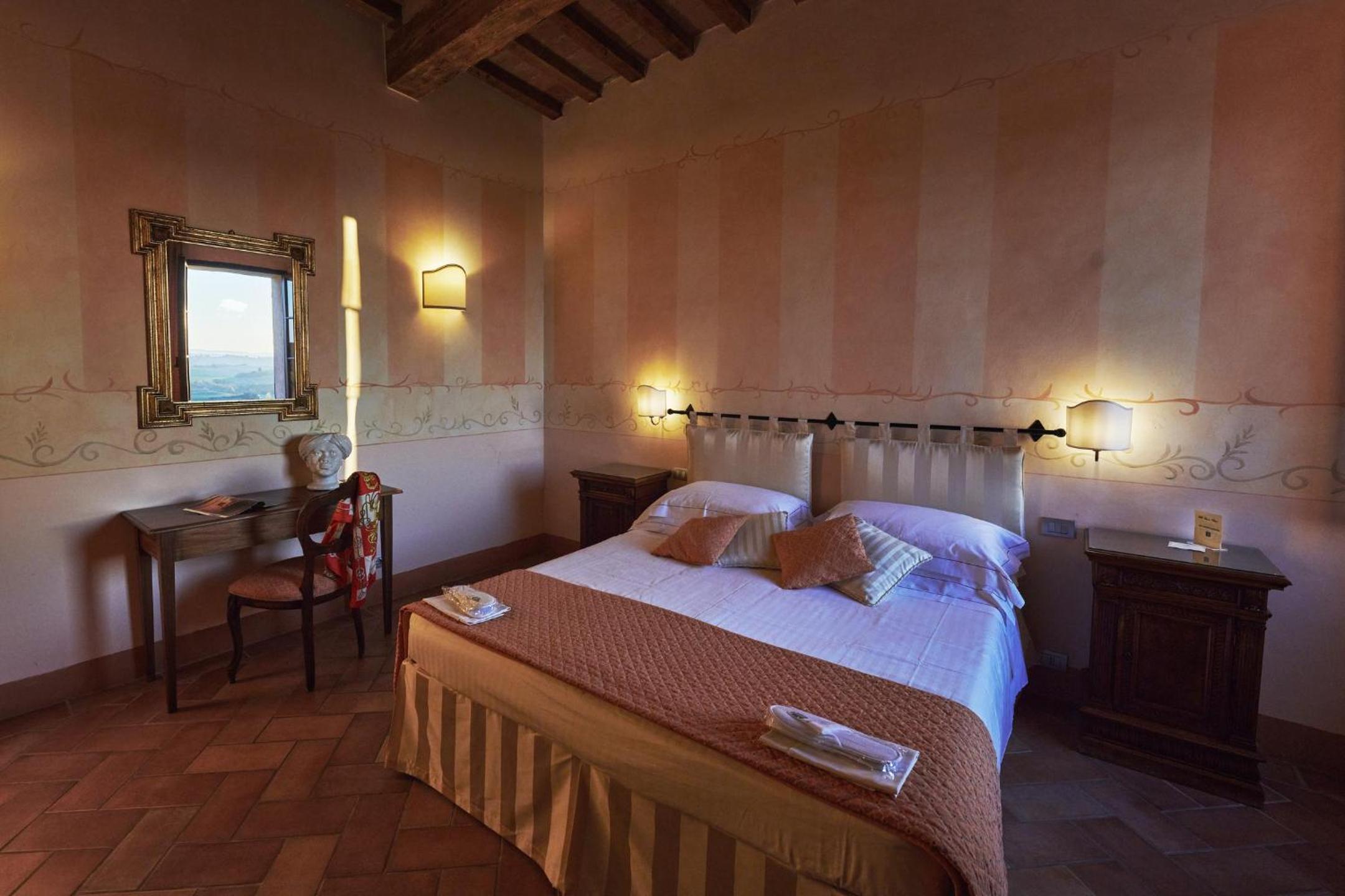 Deluxe Double or Twin Room - Photo 2