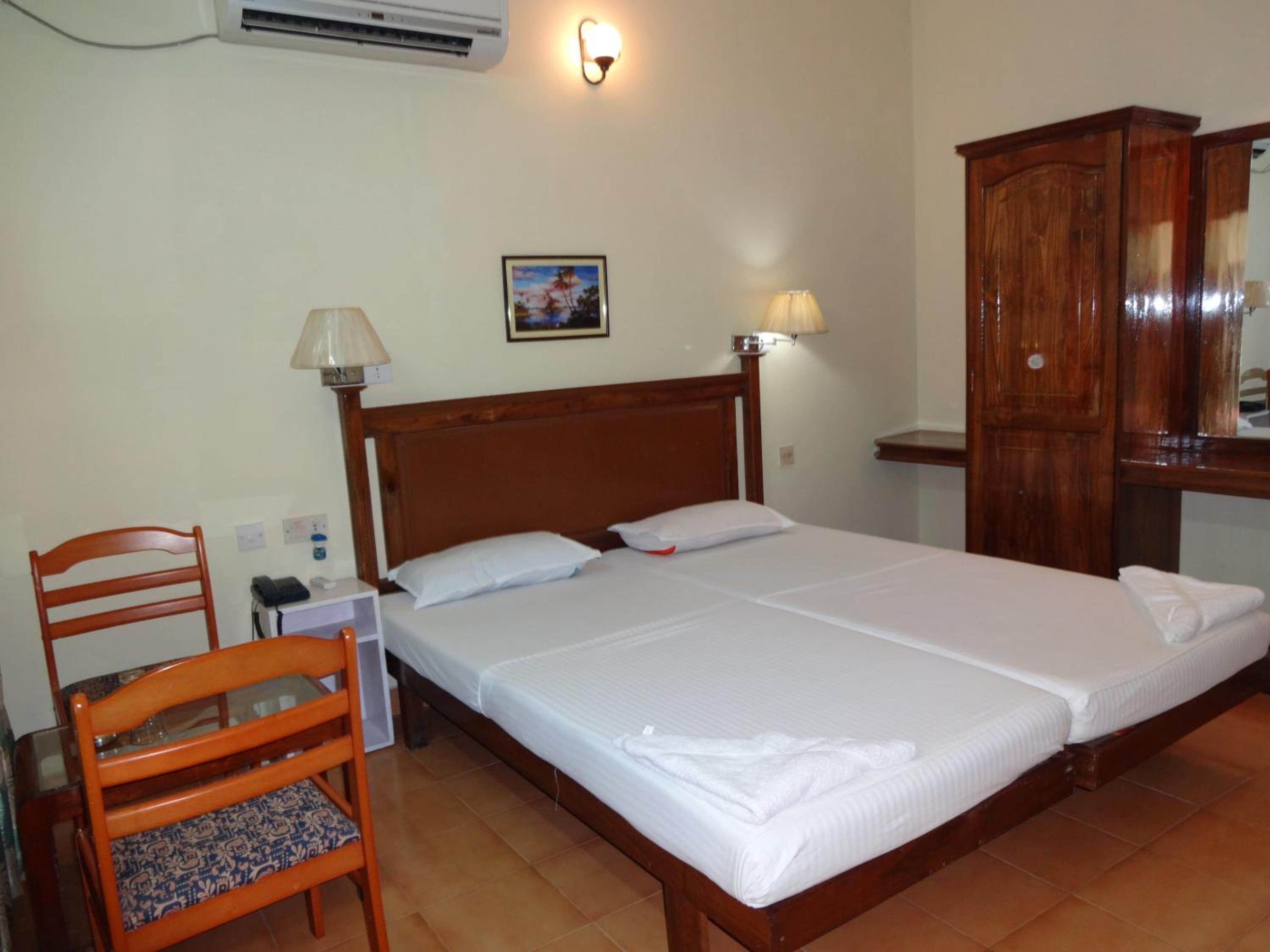 Standard Double or Twin Room with Fan - Photo 4
