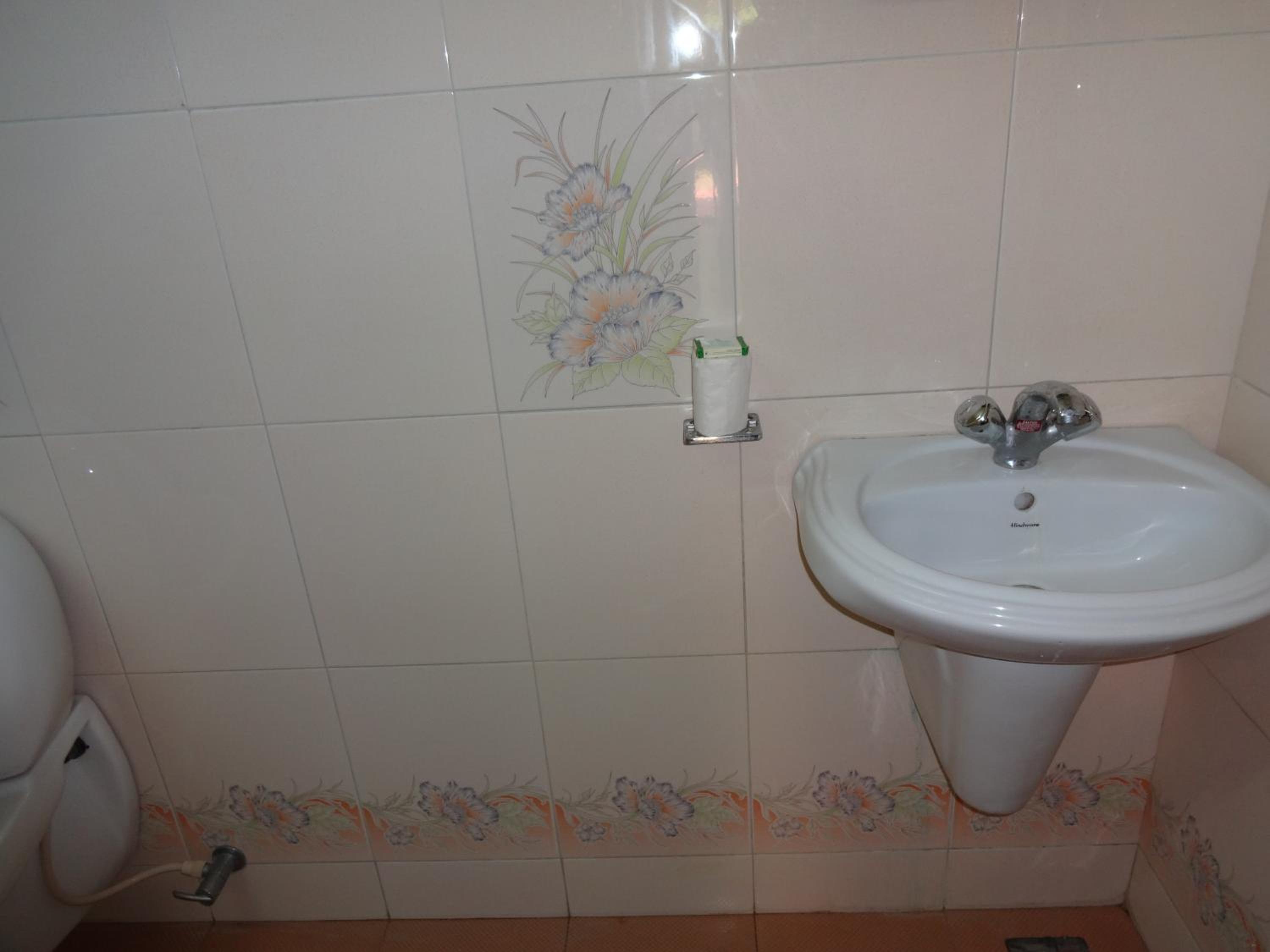 Standard Double or Twin Room with Fan - Photo 2