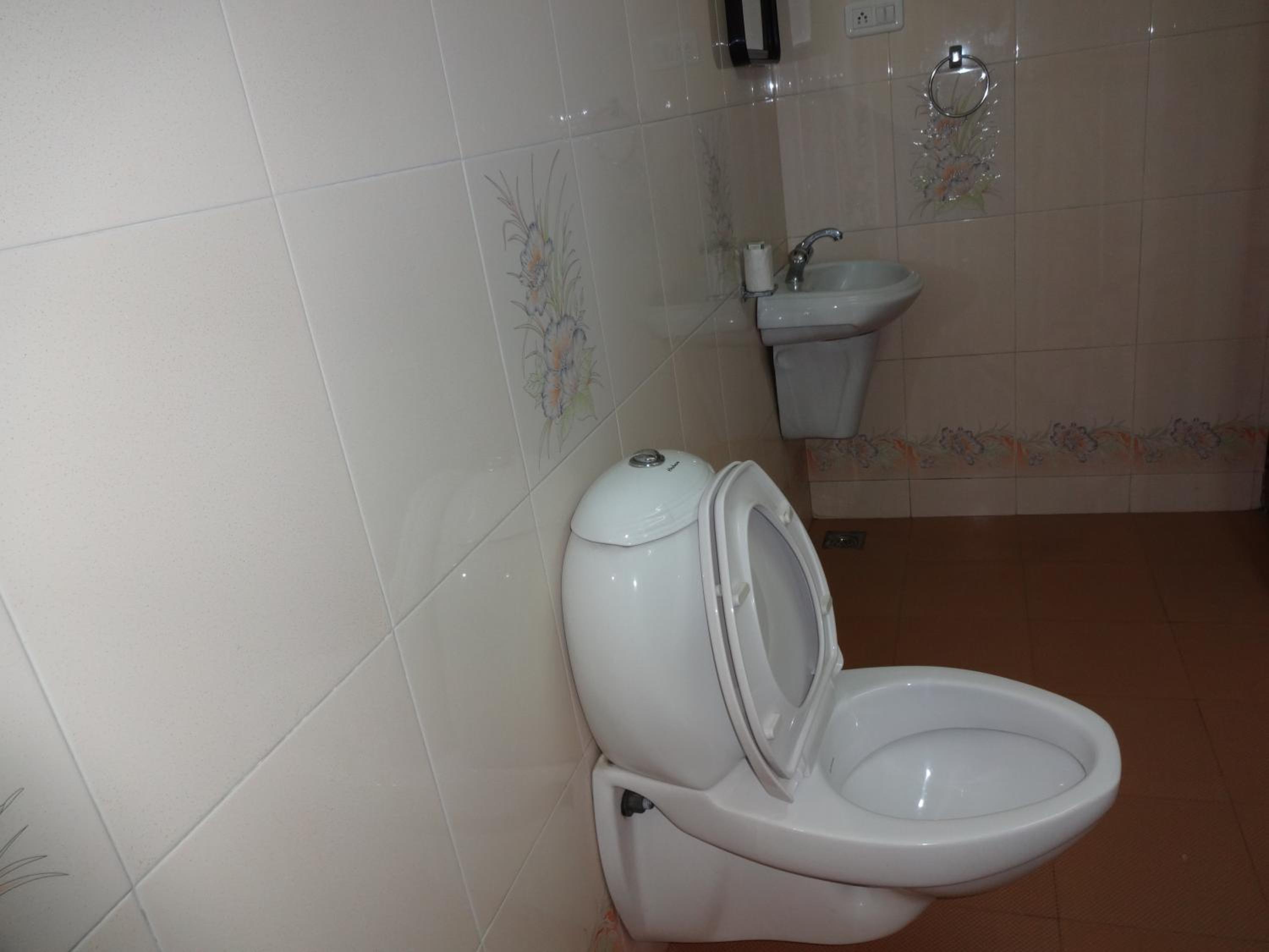 Standard Double or Twin Room with Fan - Photo 3
