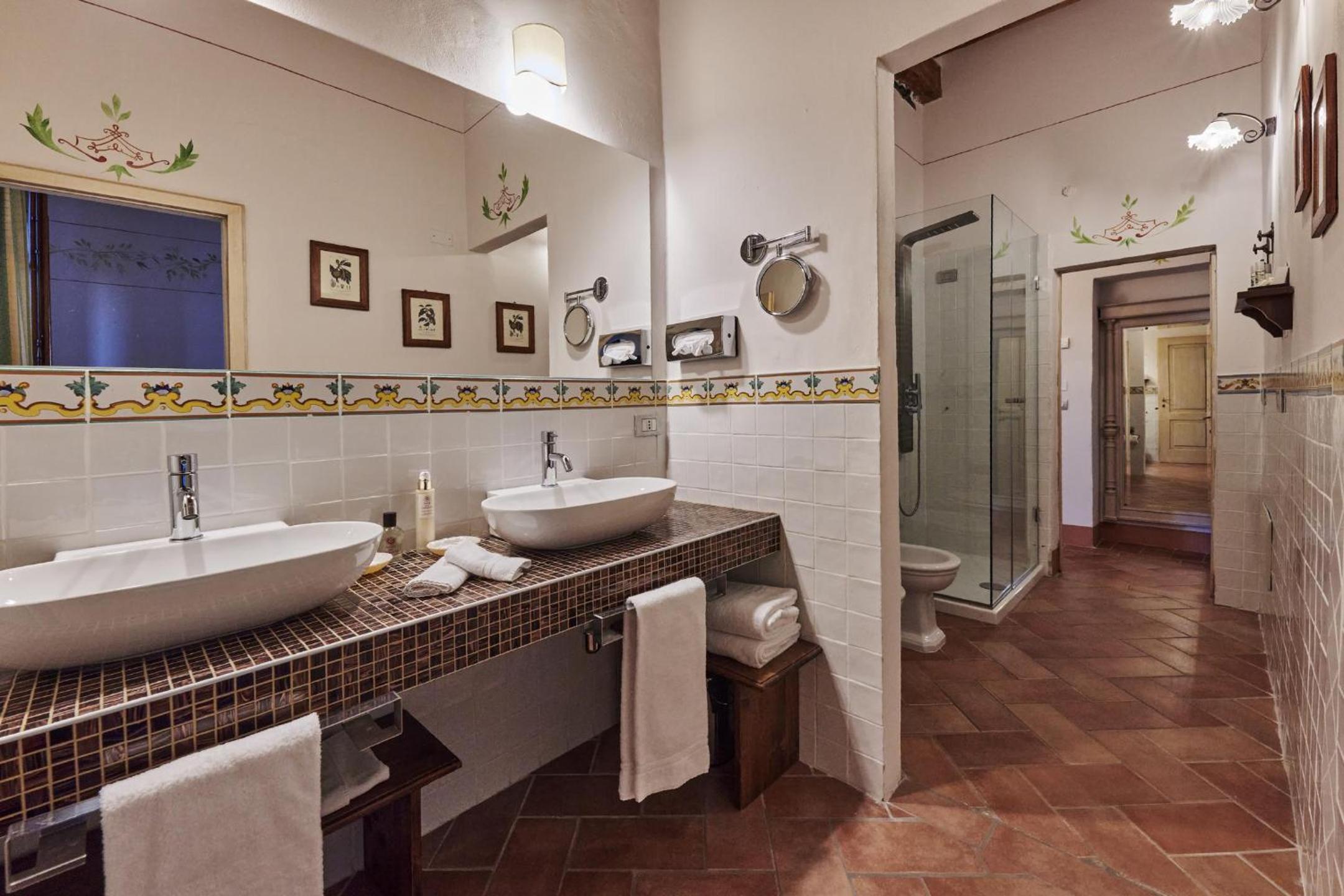 Superior Suite - Photo 2