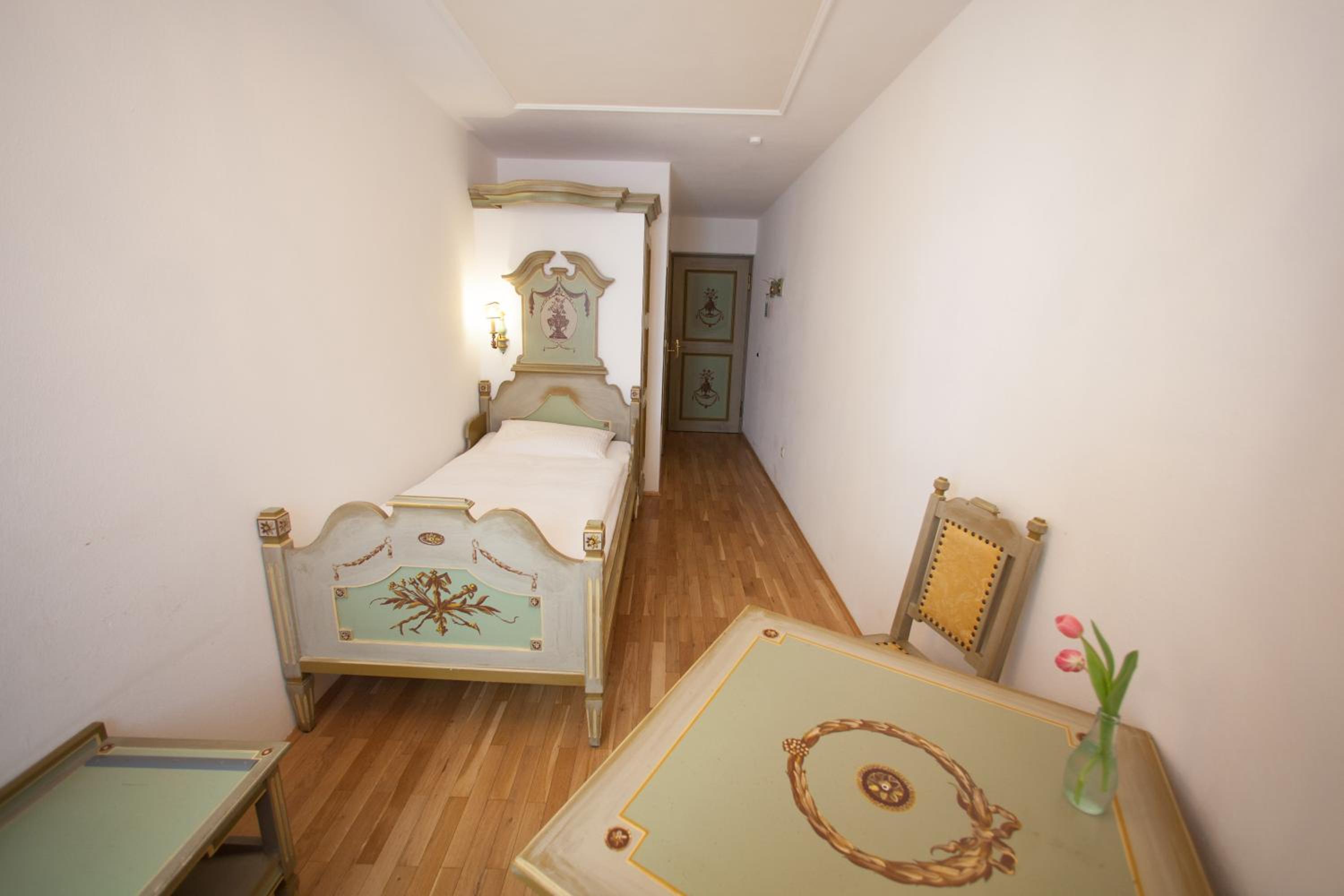 Single Room photo 2