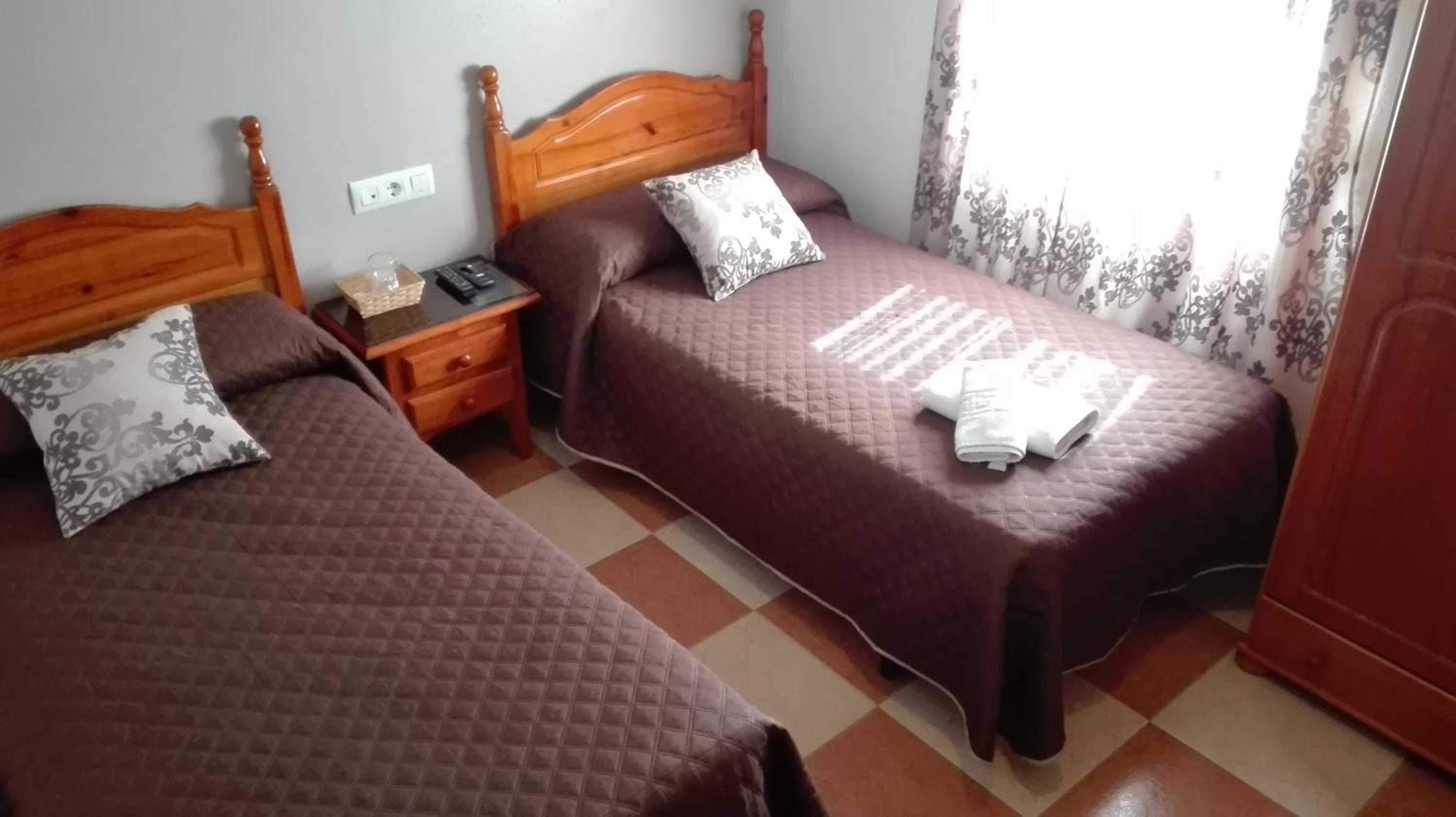 Twin Room - Photo 2