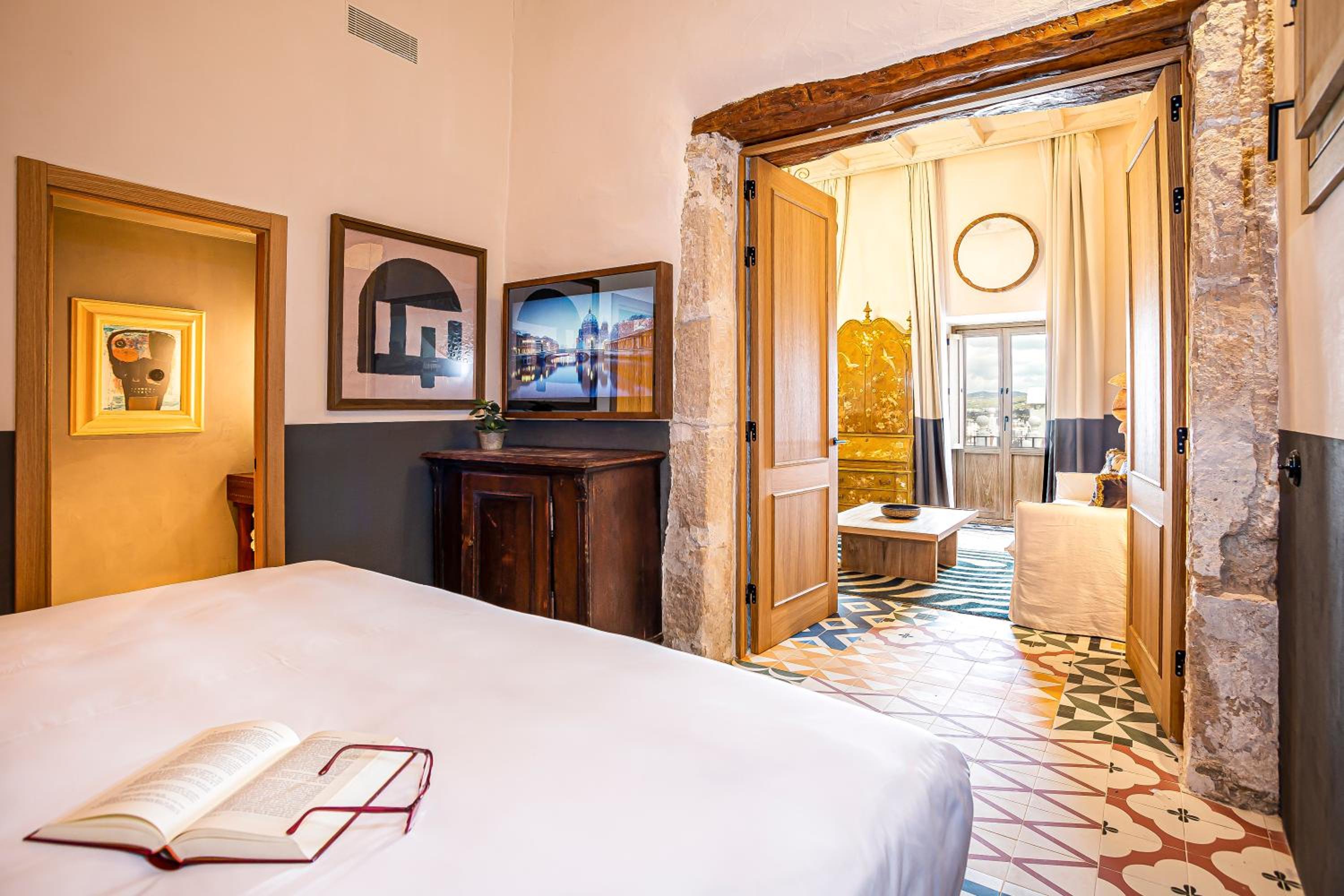 Suite Deluxe with Transfer photo 2
