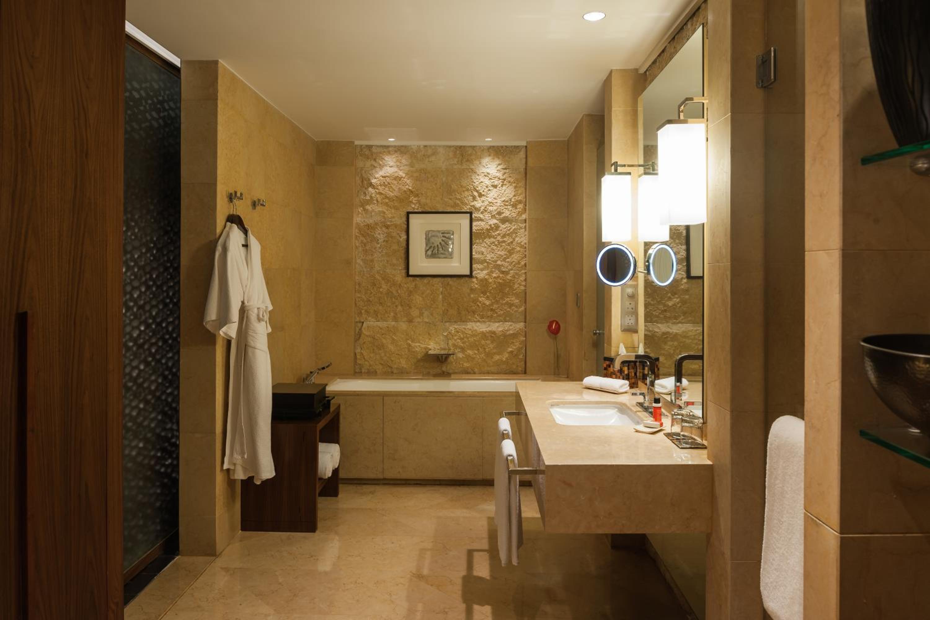 Grand Suite with Balcony - Complimentary Airport transfers from Dabolim and Mopa Airport photo 3