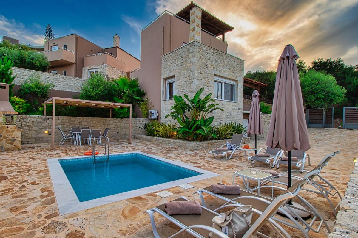 Three-Bedroom Villa photo 2
