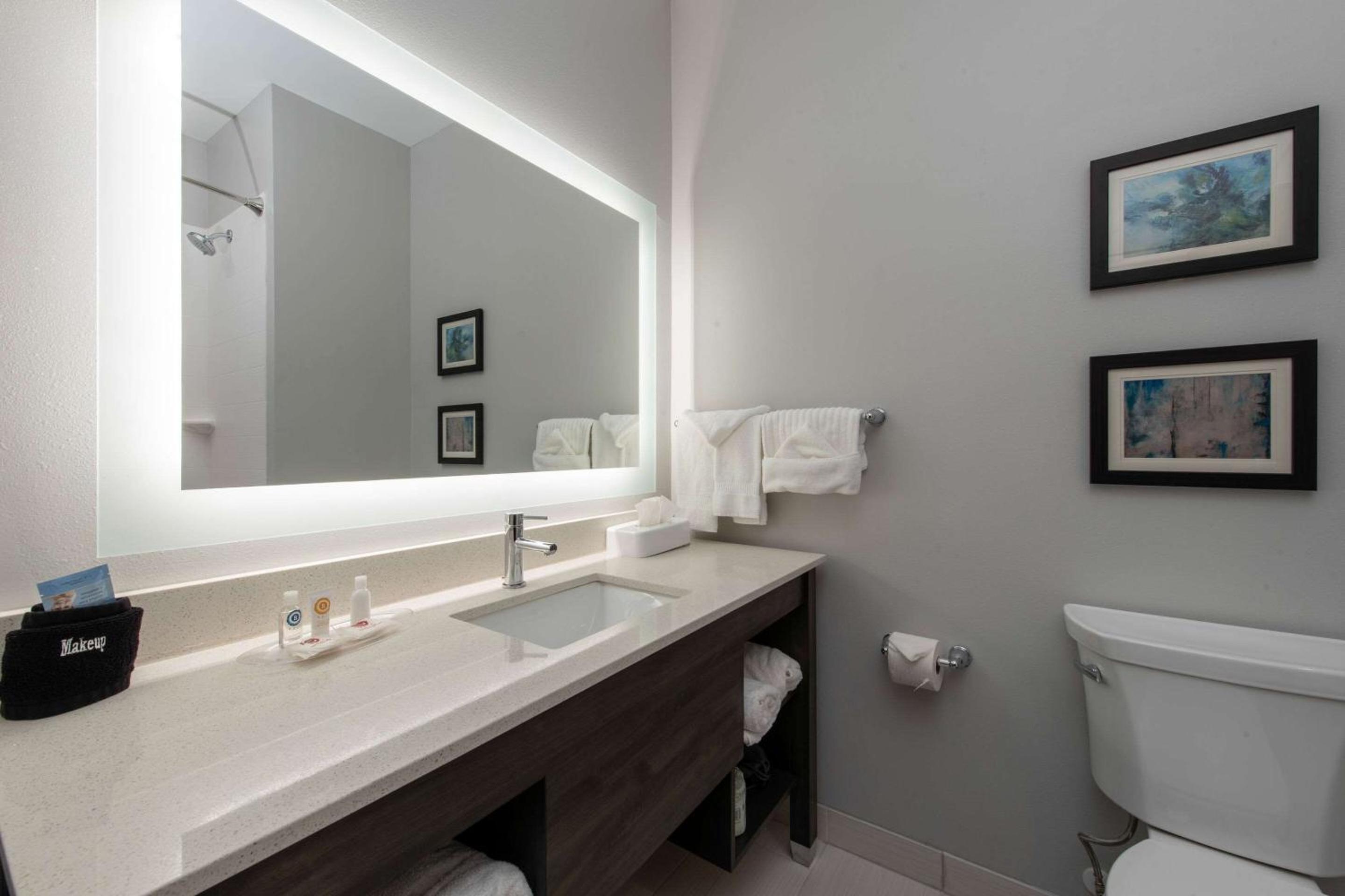 Queen Suite with Two Queen Beds - Golf Course View - Photo 4