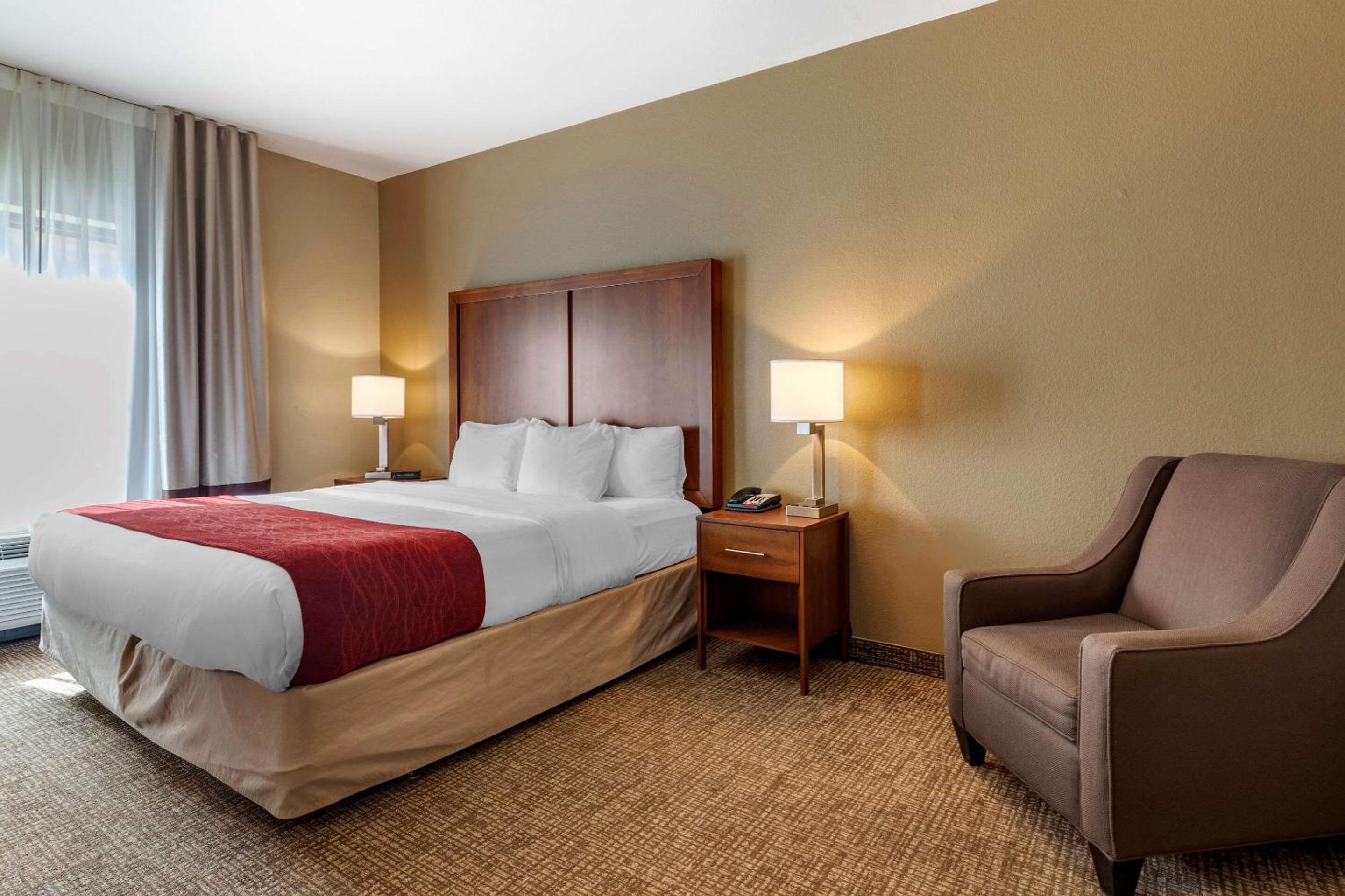 King Room with Interior Hall- Accessible/Non-Smoking - Photo 1