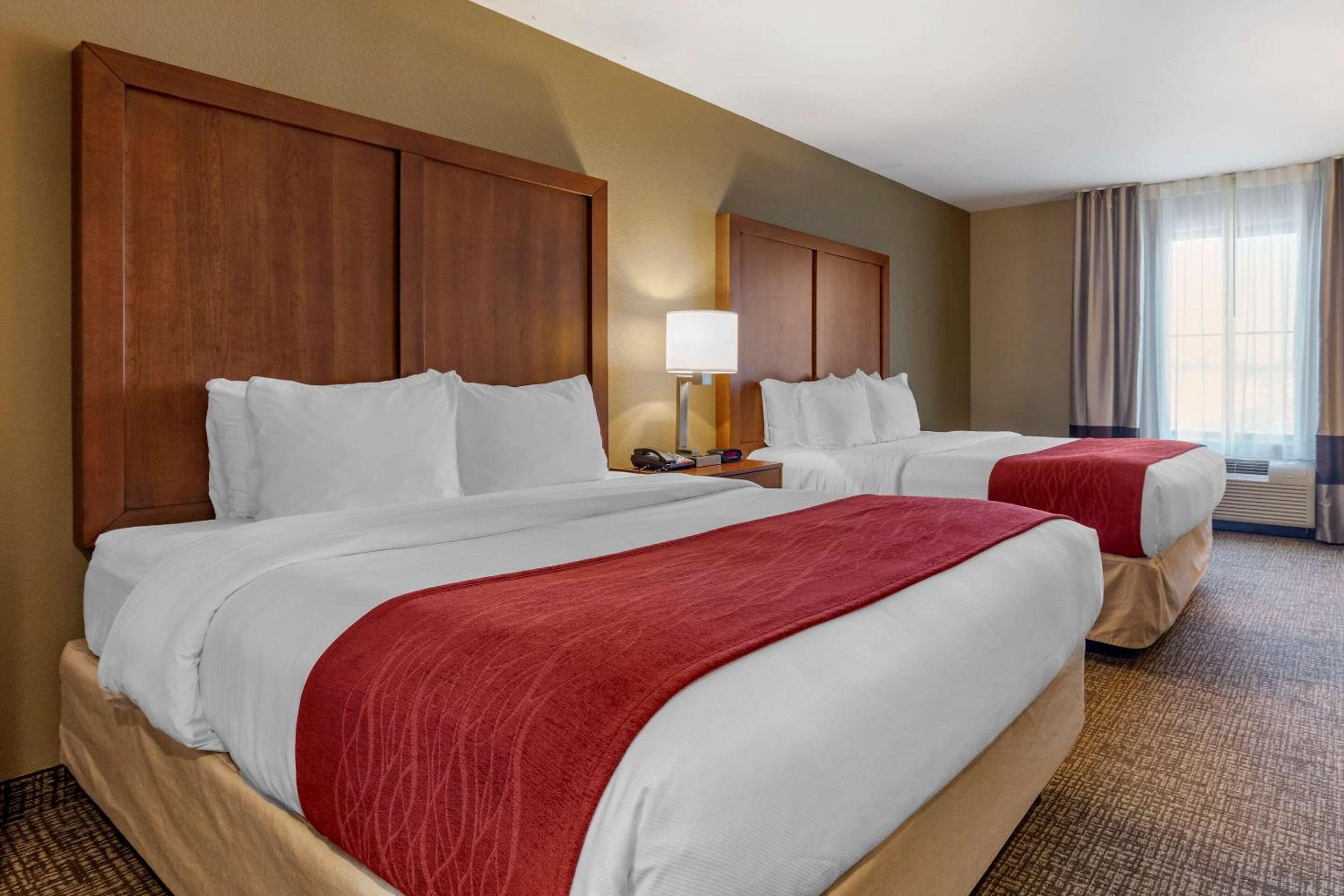 Queen Room with Two Queen Beds - Non-Smoking - Photo 1