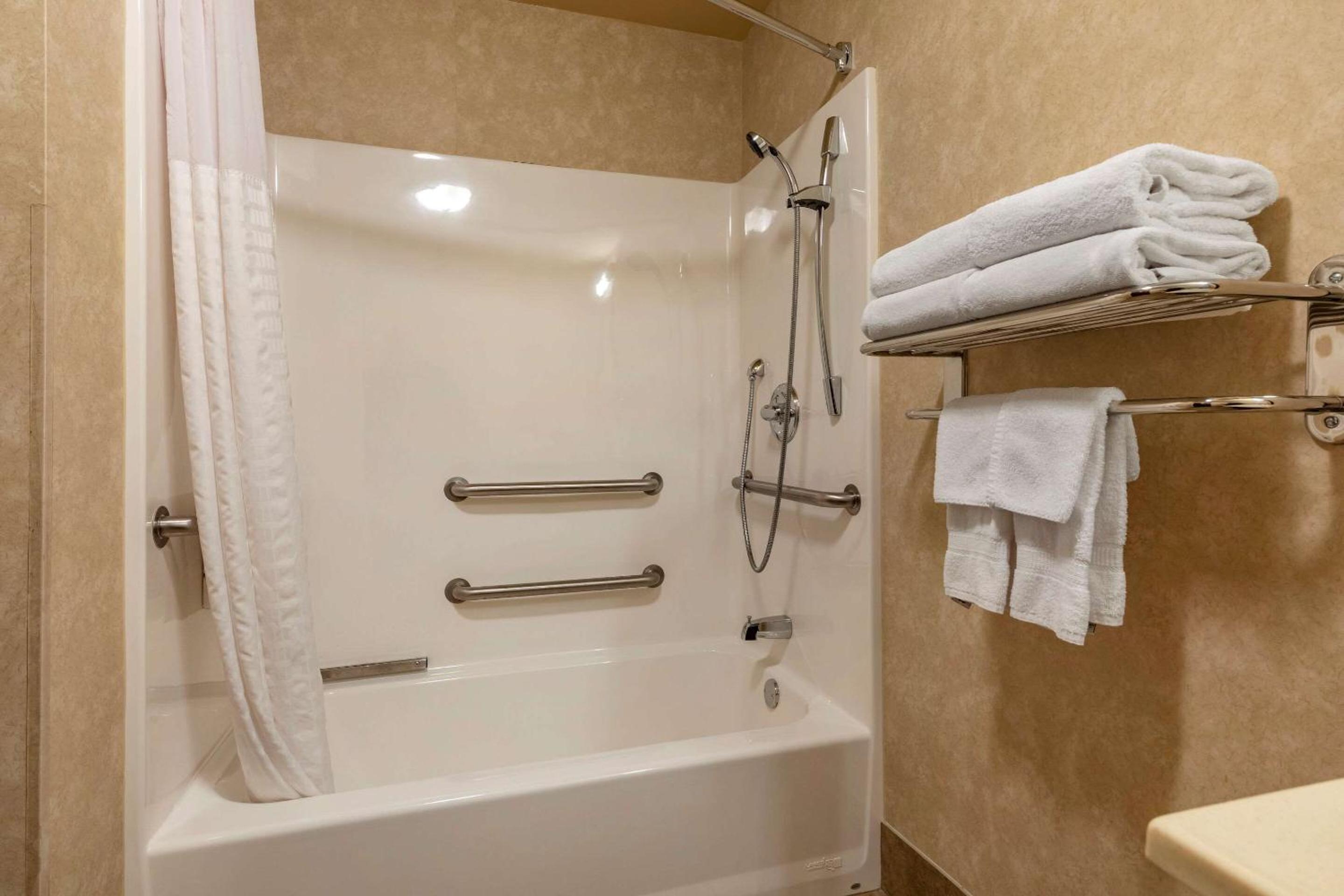 King Suite - Accessible/Non-Smoking - Photo 2