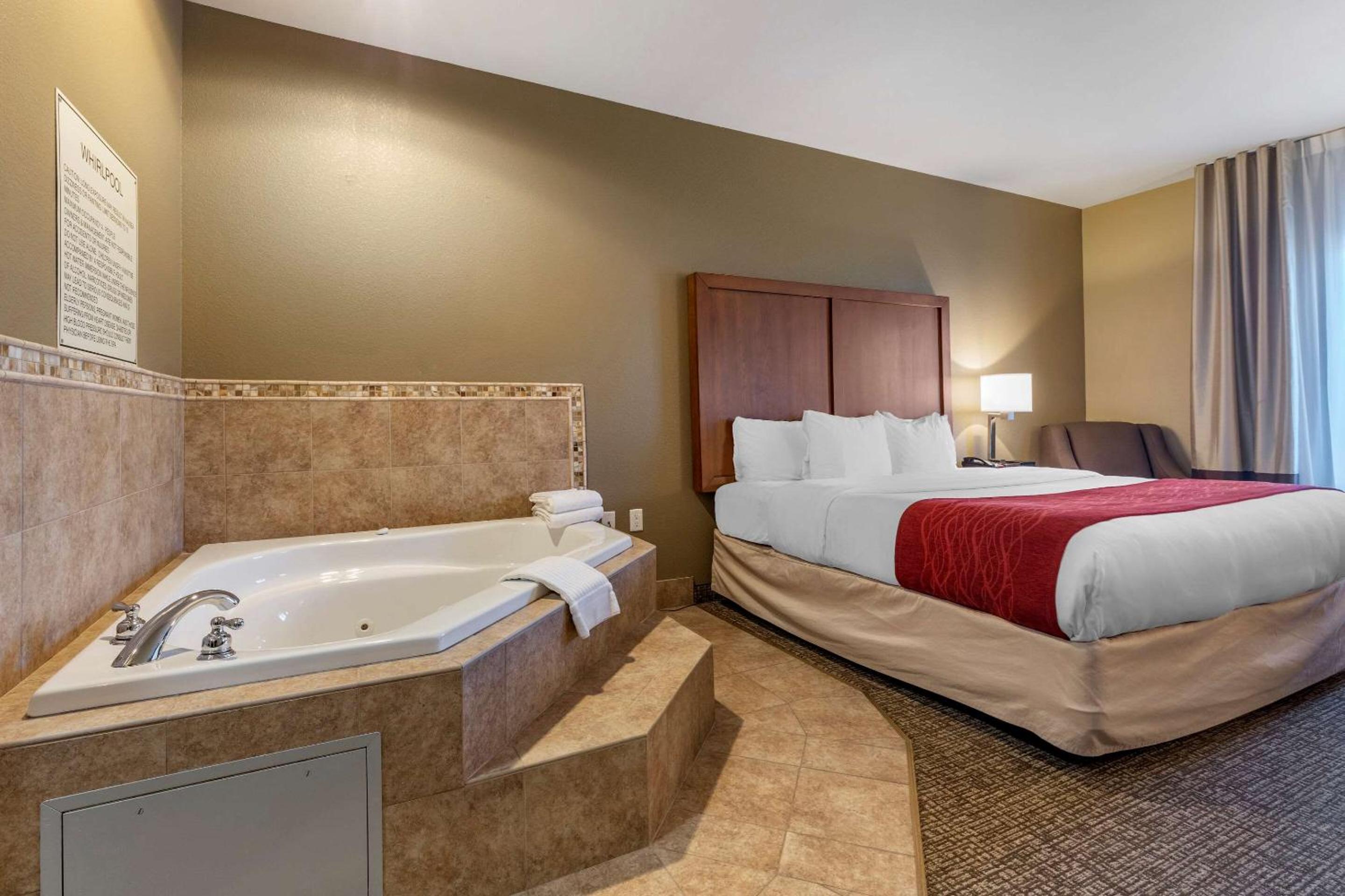 1 King Bed, Superior Room  - Photo 1