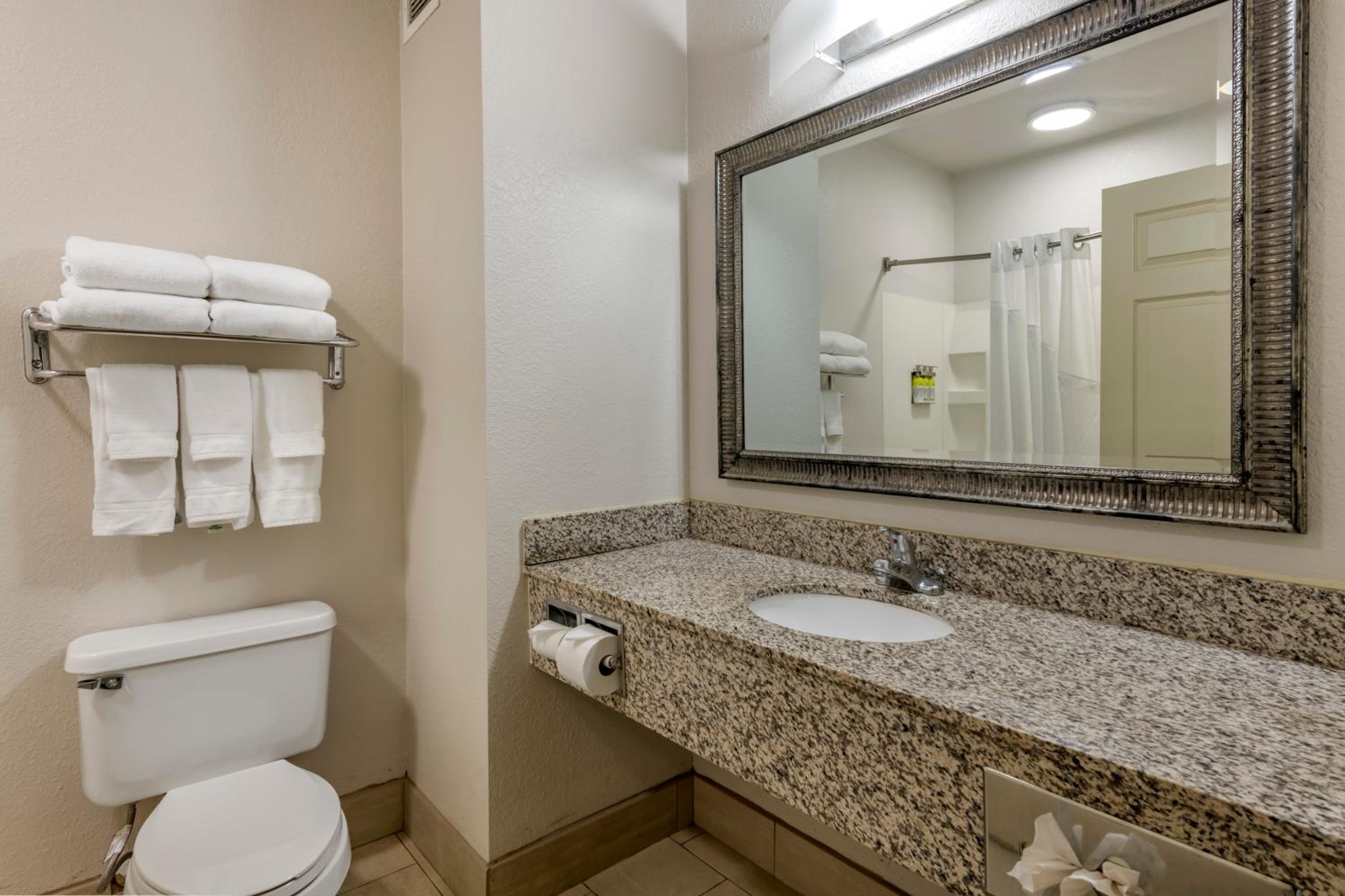 Suite with Two Beds - Non-Smoking - Photo 8