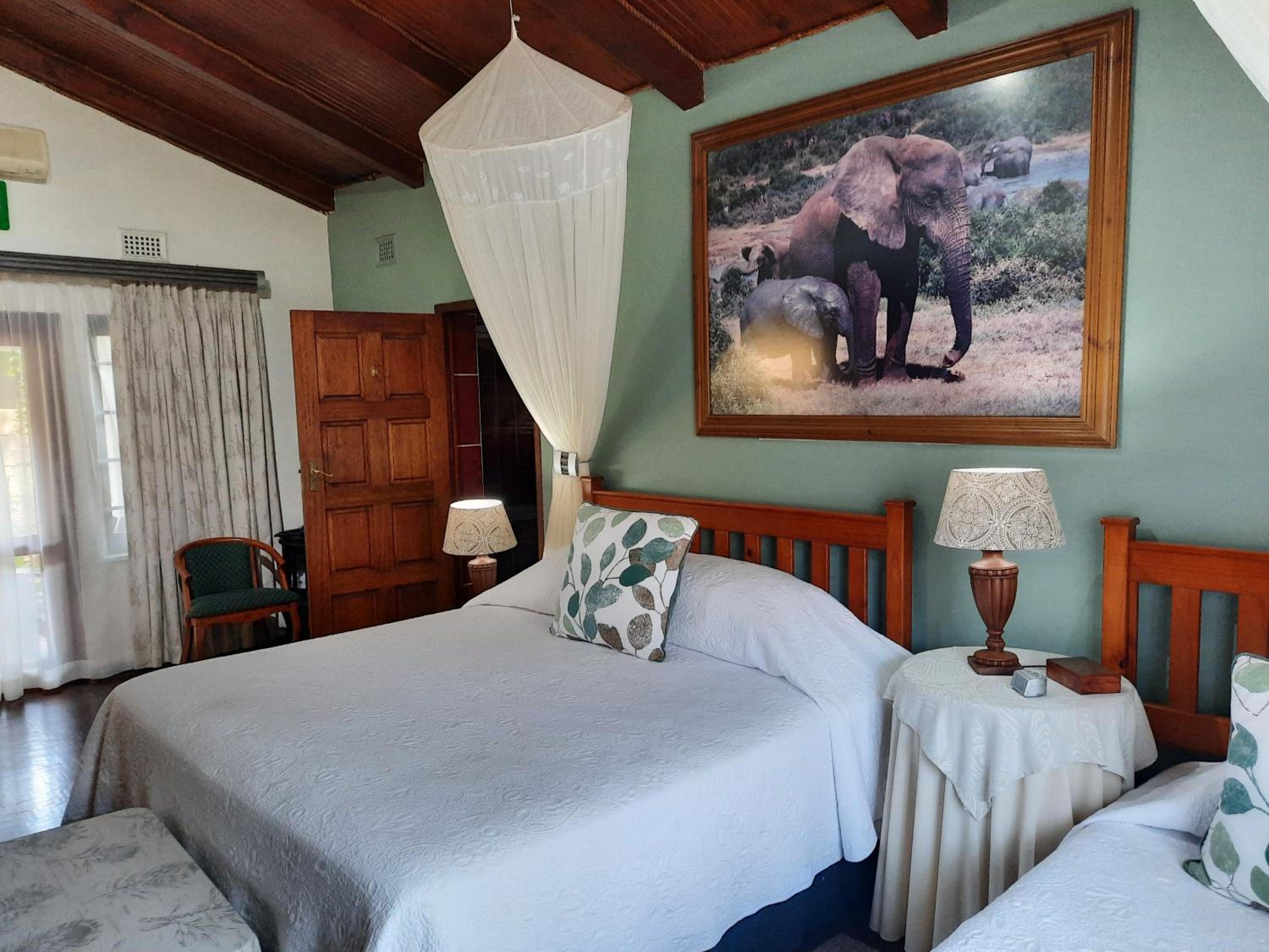 Deluxe Queen Room with Extra Bed