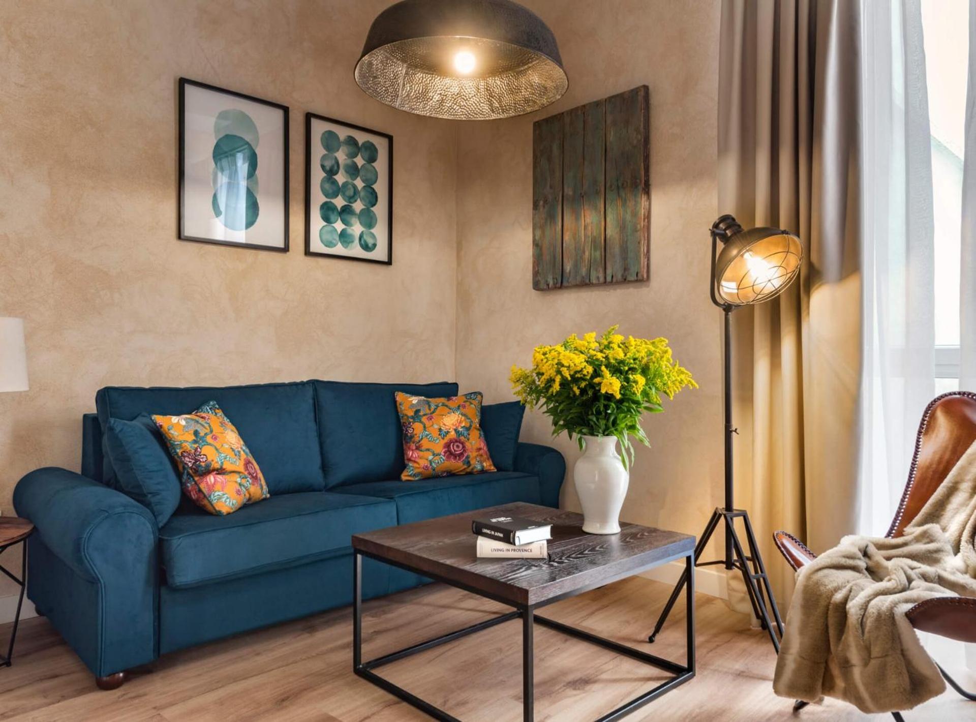 Apartment with Interior Views - Photo 3