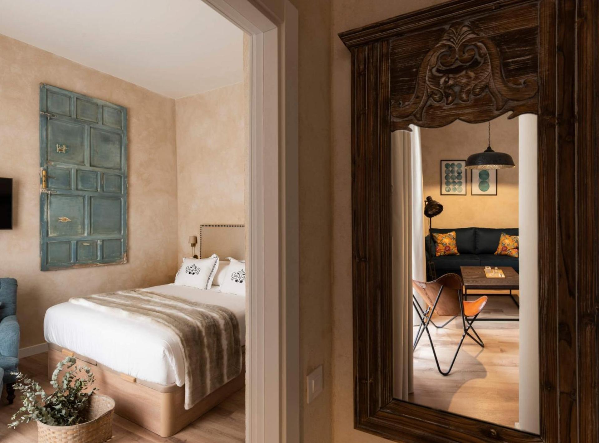 Apartment with Interior Views - Photo 1