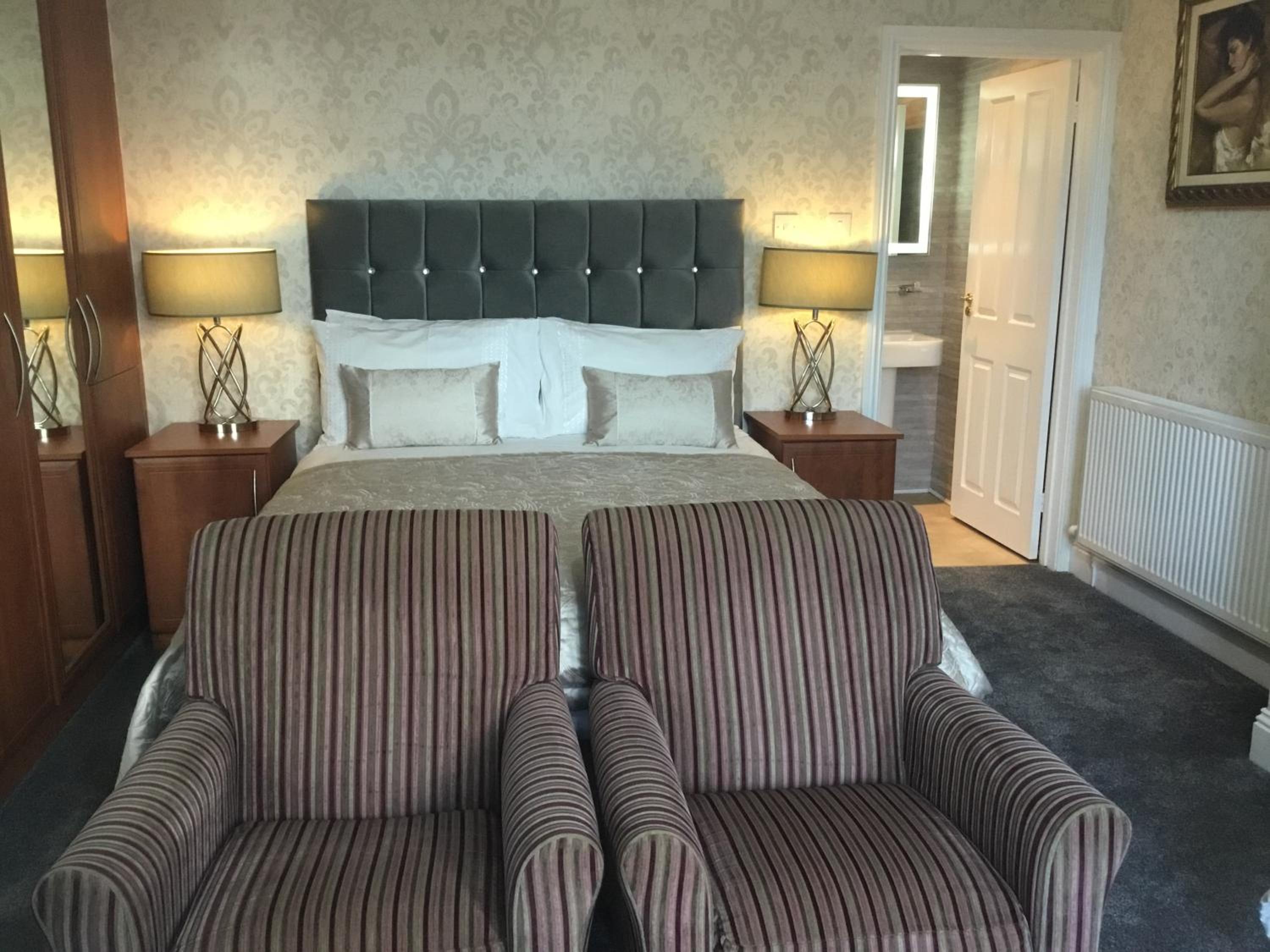 Room 2 - Photo 2