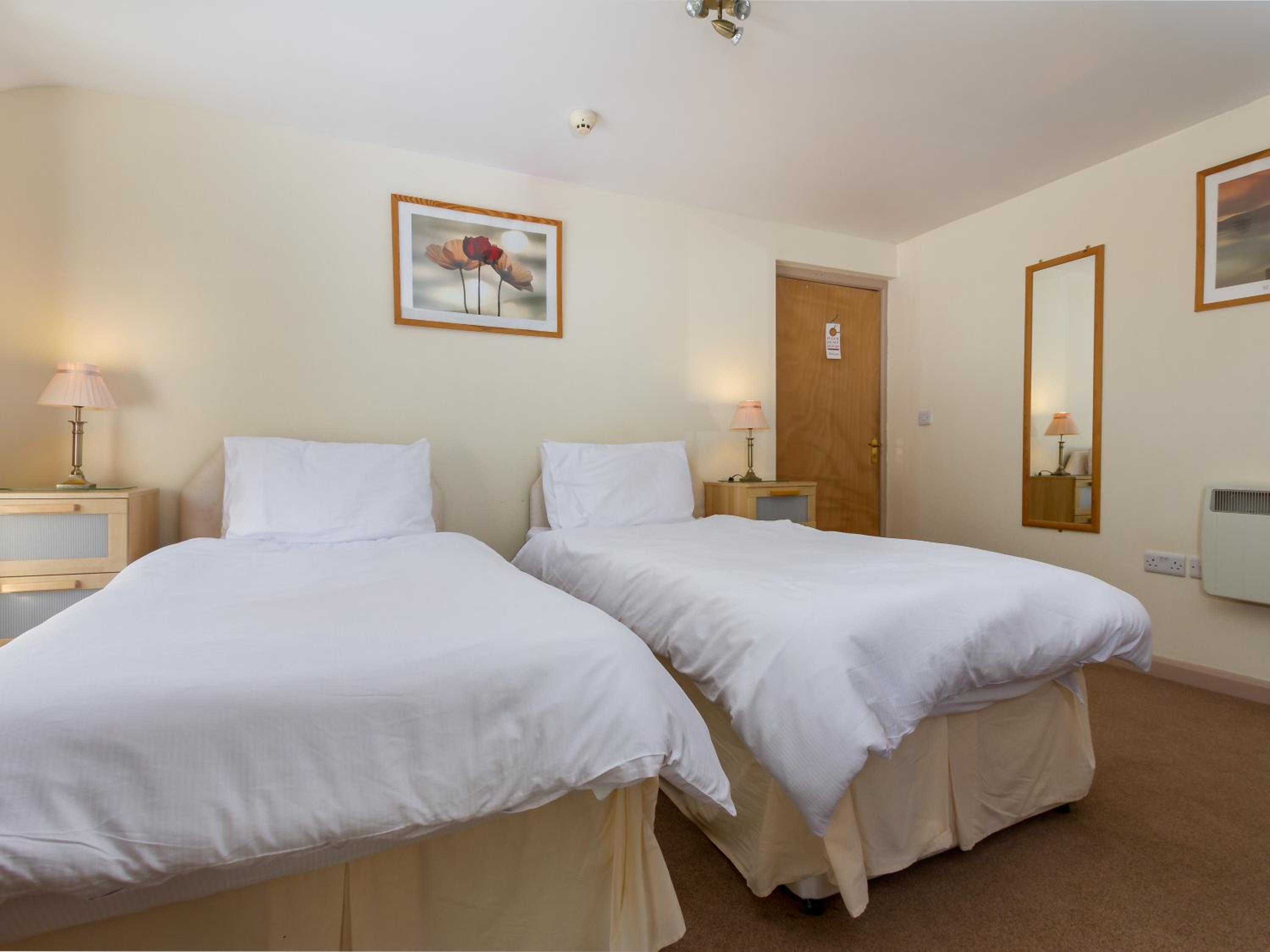 Double or Twin Room with Private Bathroom photo 2