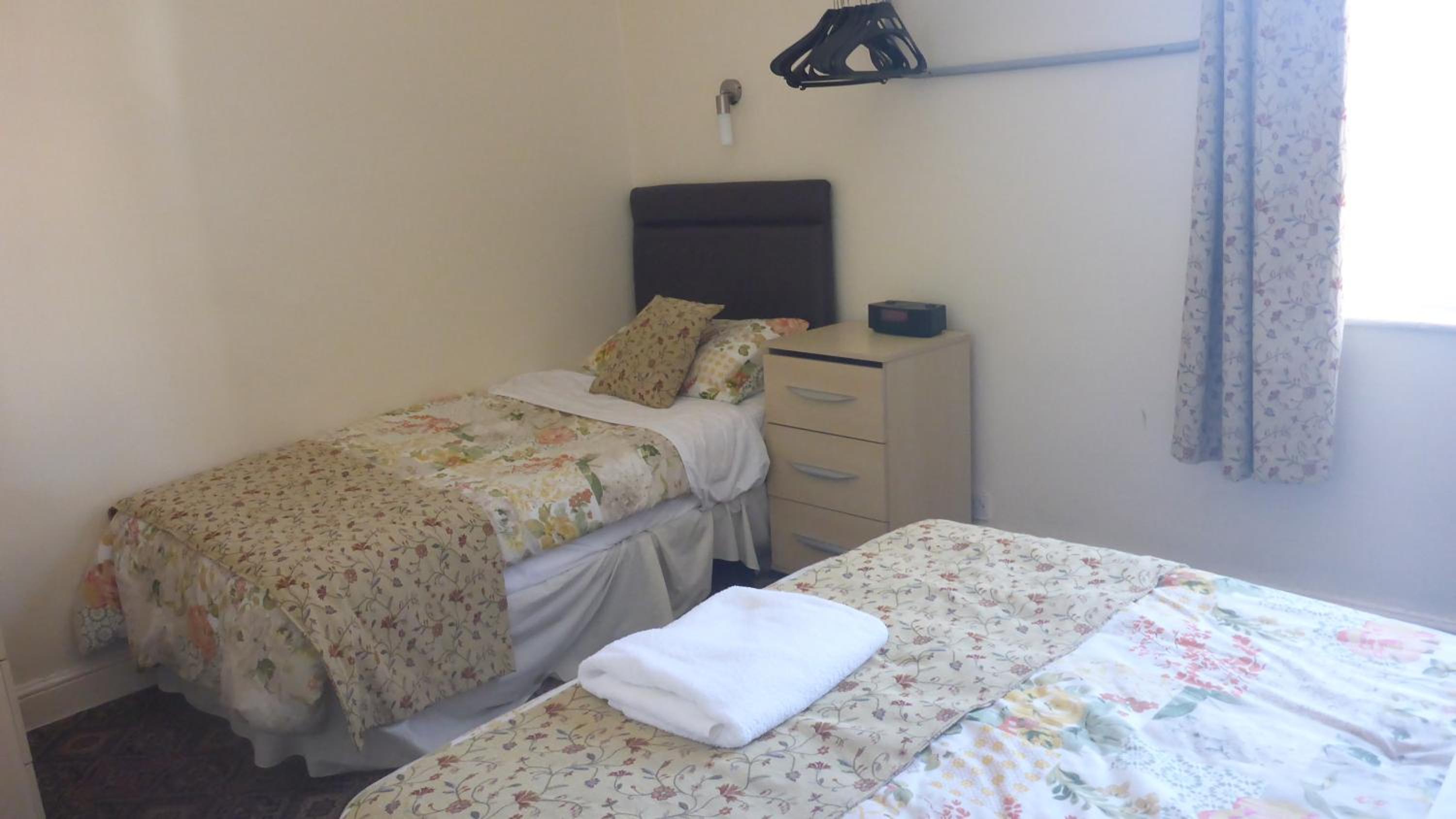 Twin Room - Photo 1